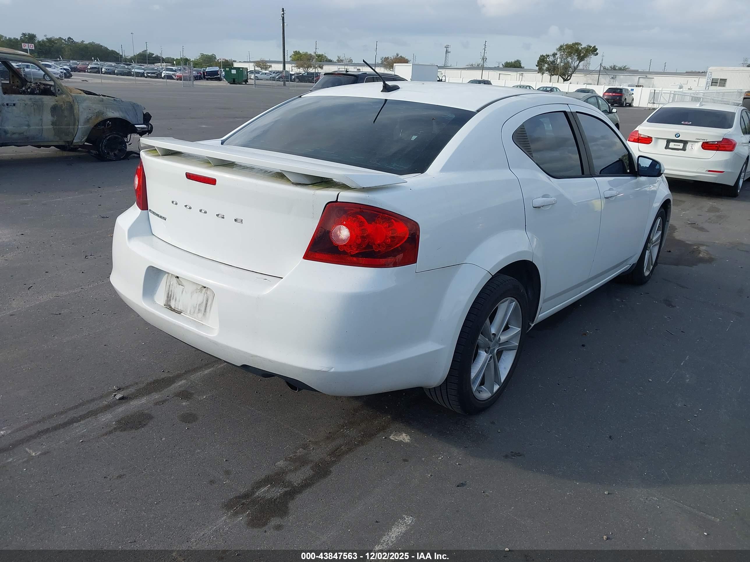 DODGE AVENGER image 4