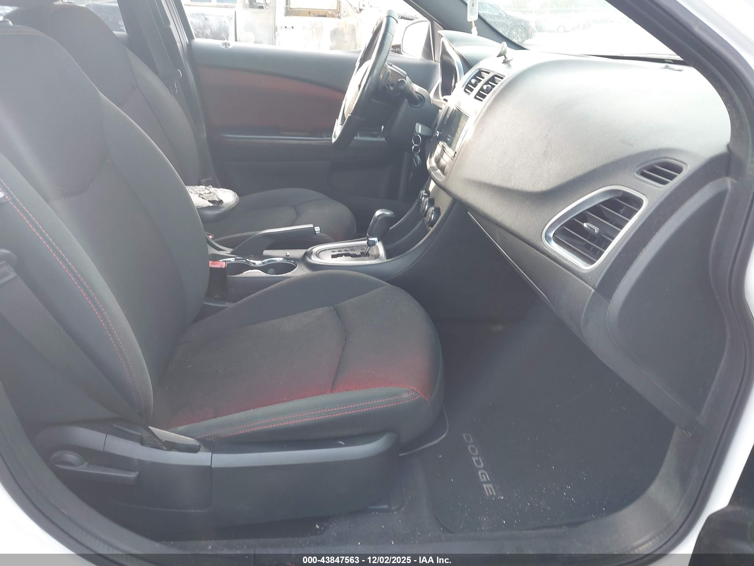 DODGE AVENGER image 5