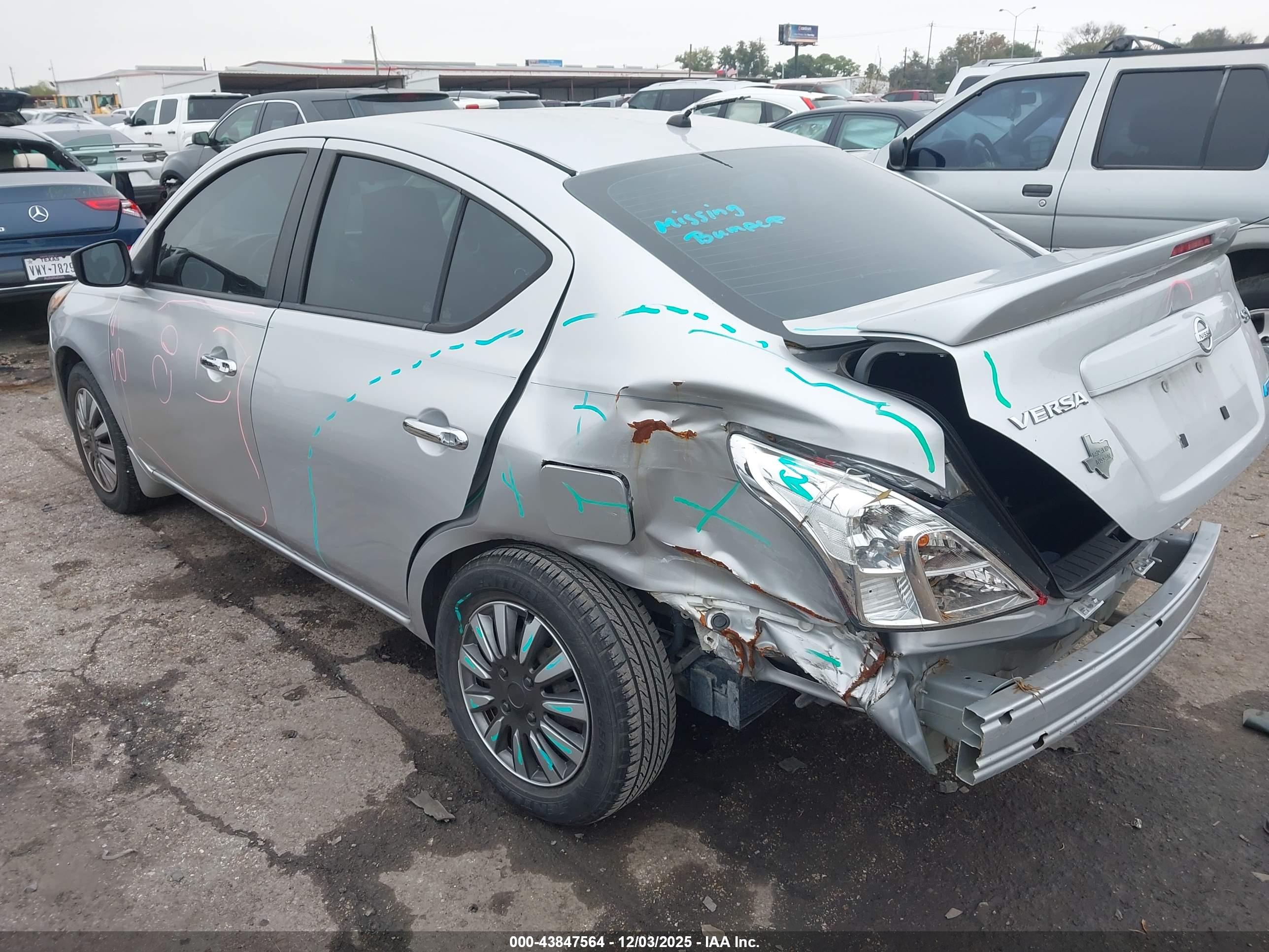 NISSAN VERSA image 3