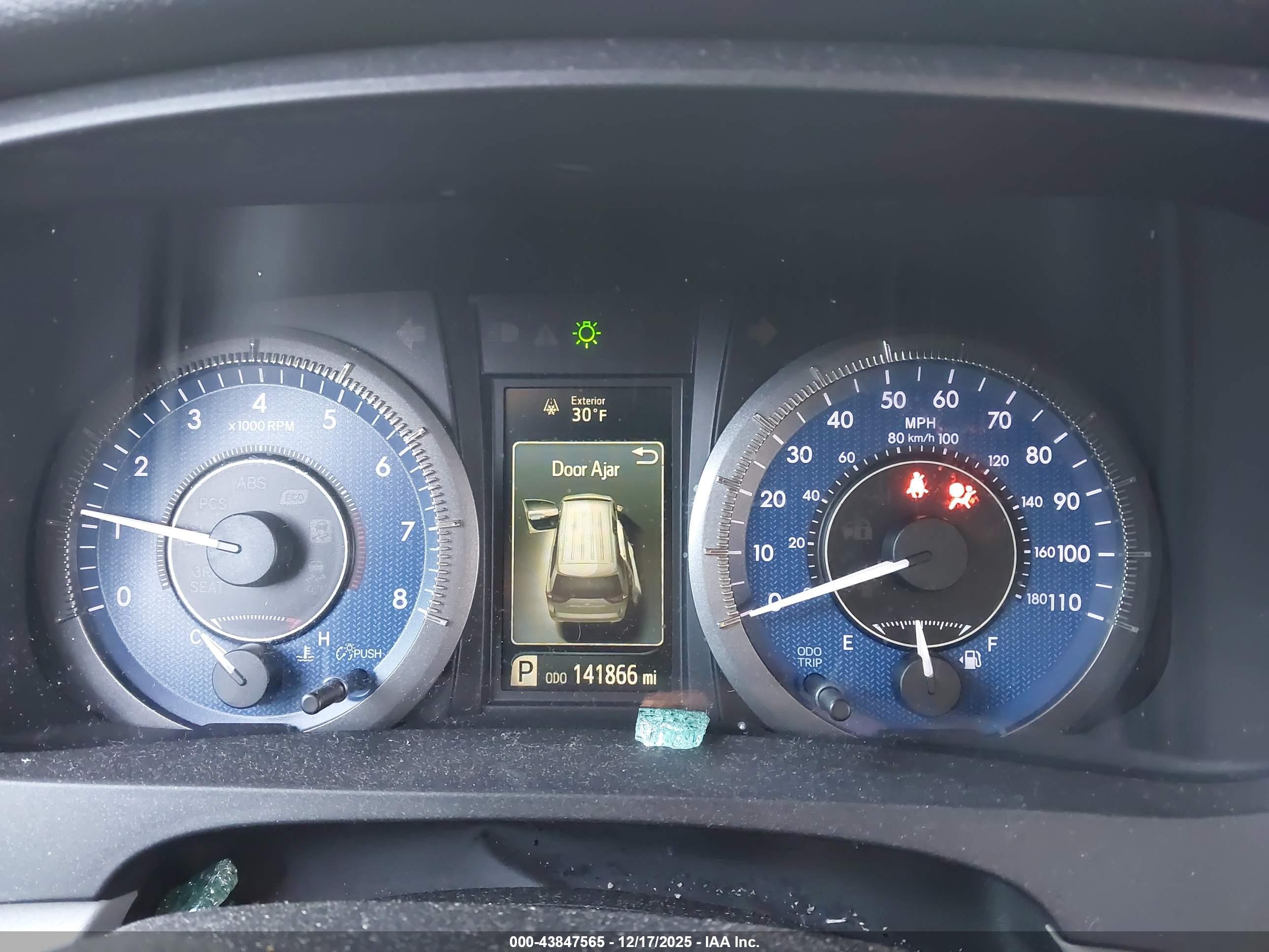 TOYOTA SIENNA image 7