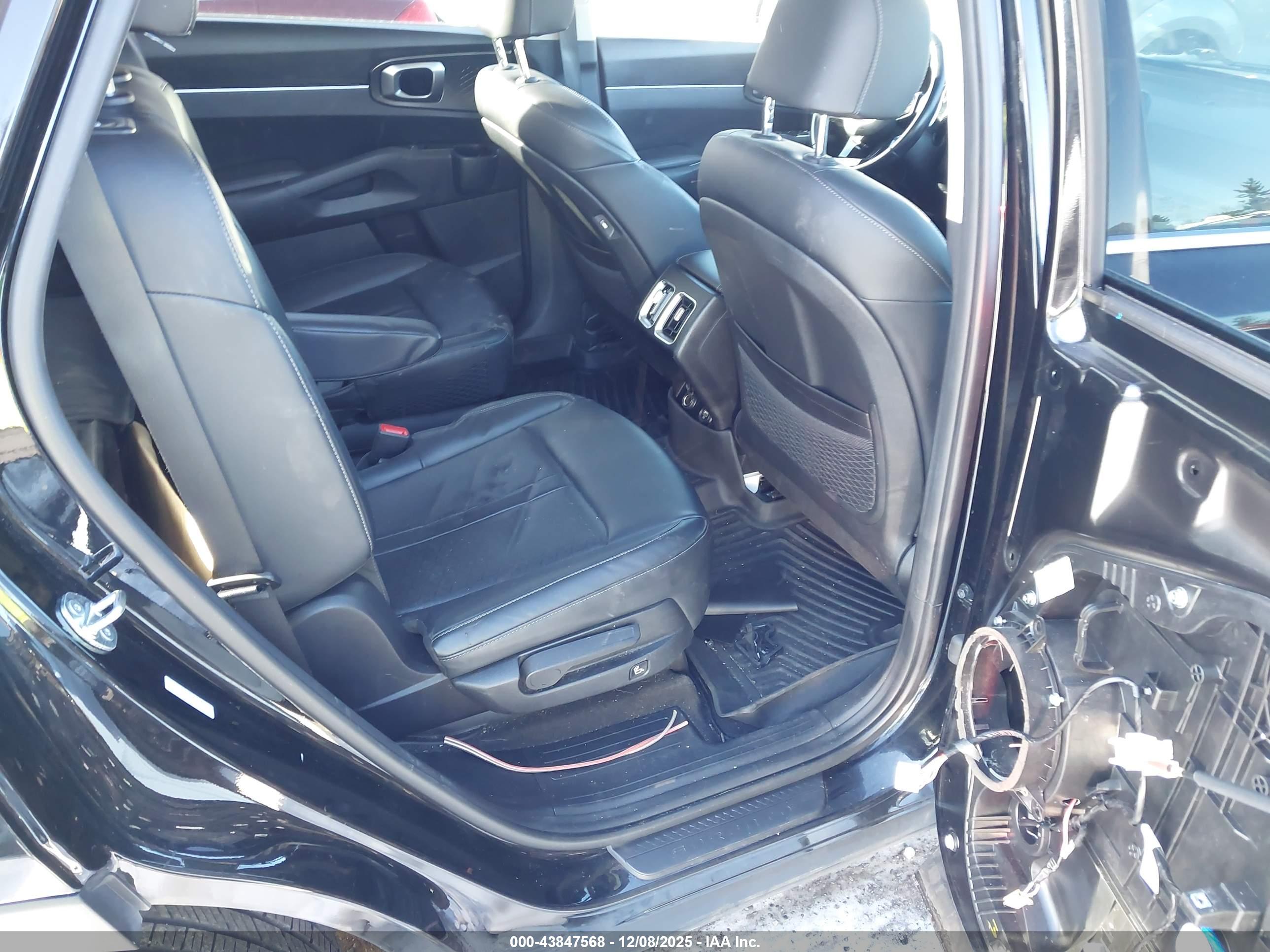 KIA SORENTO image 8
