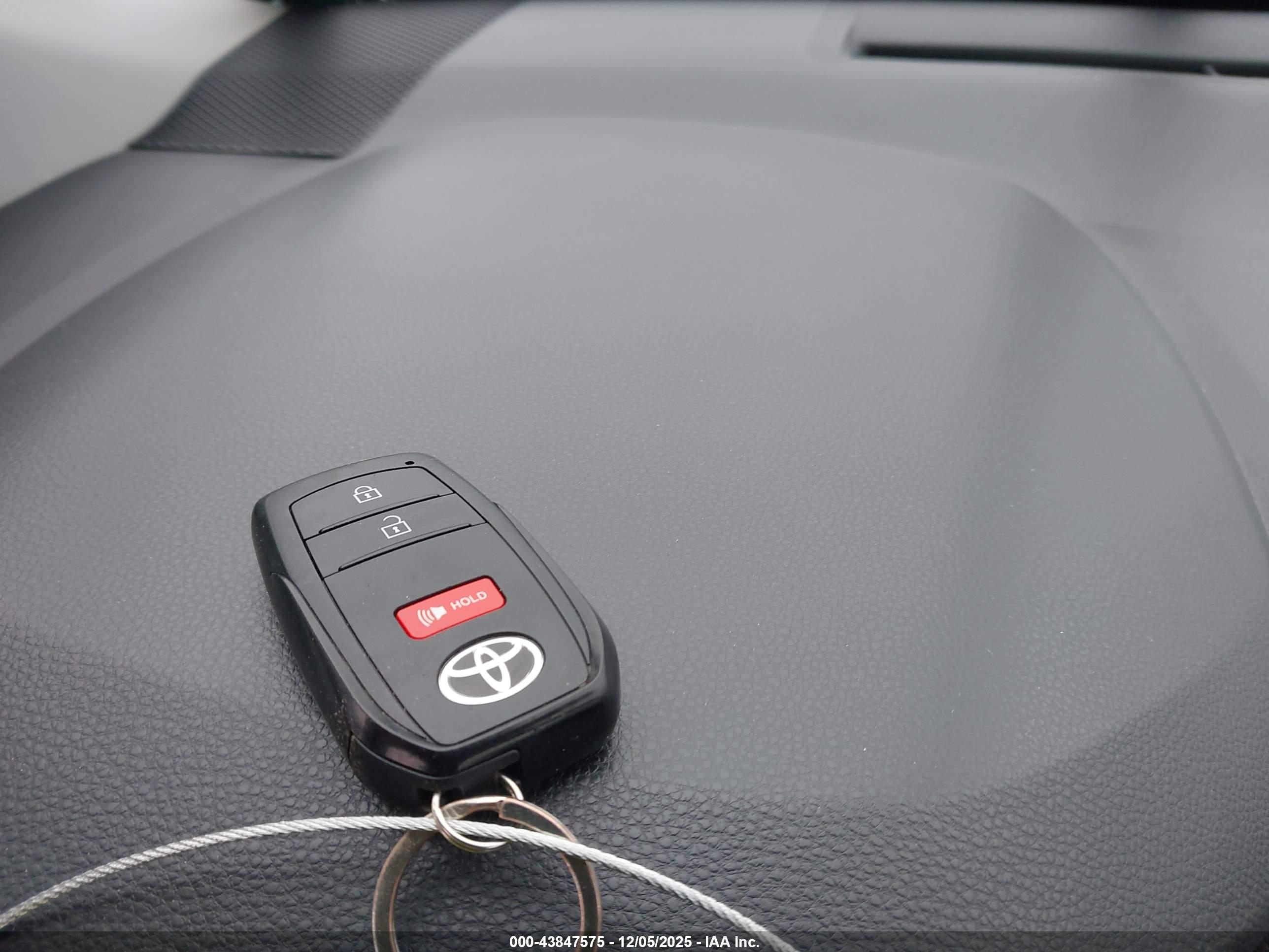 TOYOTA COROLLA image 11