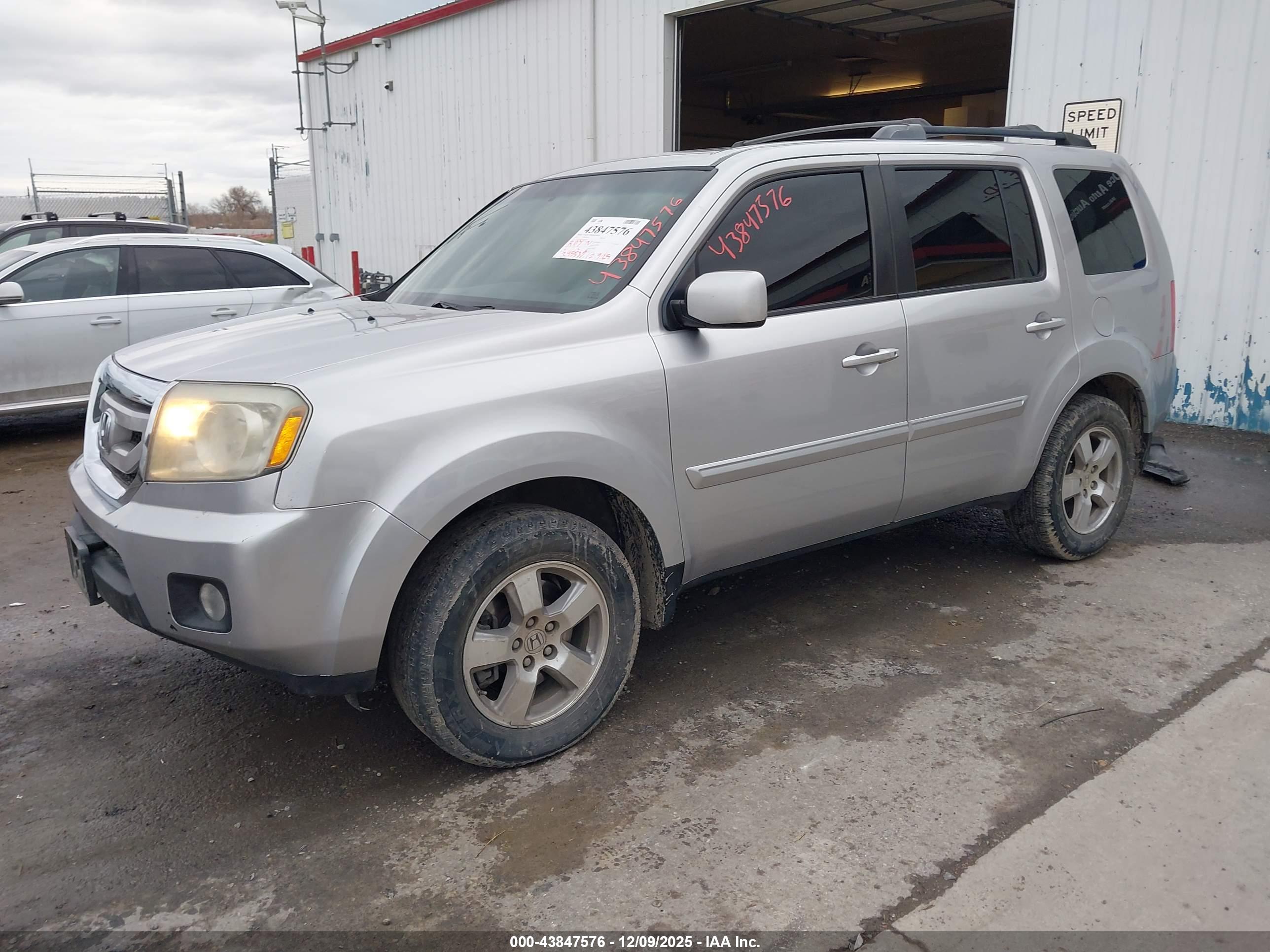 HONDA PILOT image 2