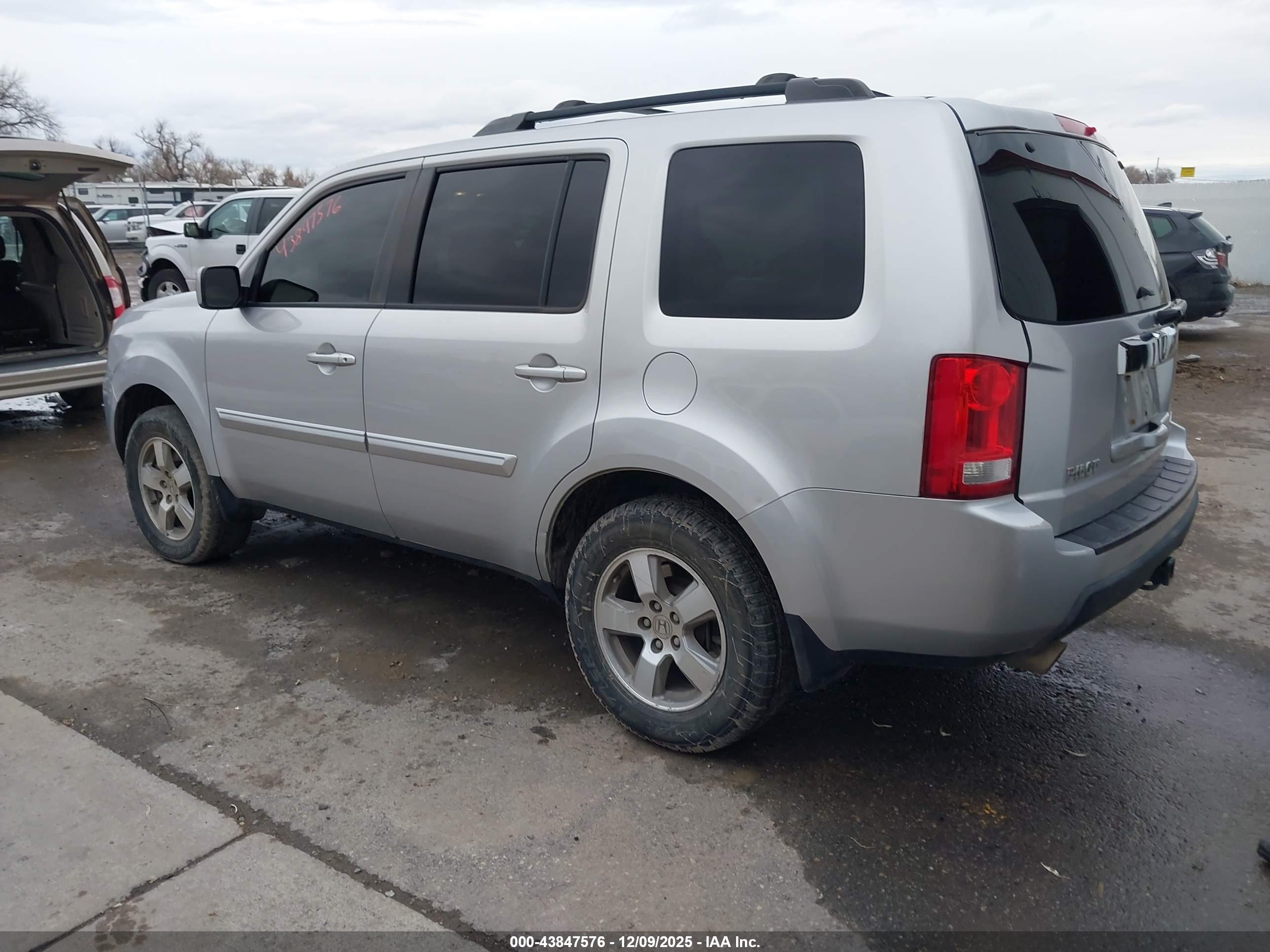 HONDA PILOT image 3