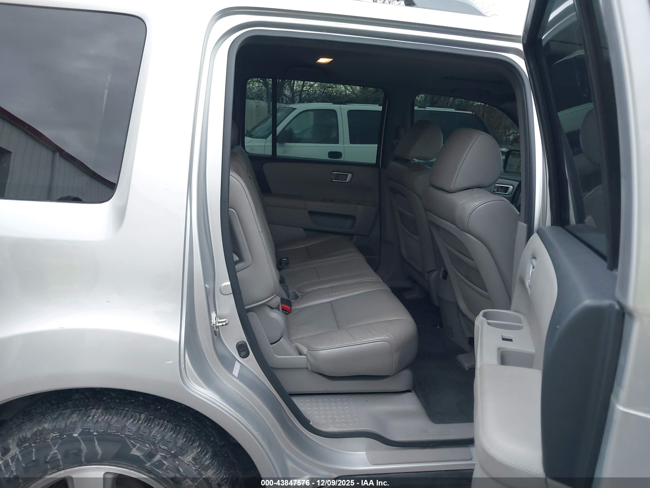 HONDA PILOT image 8