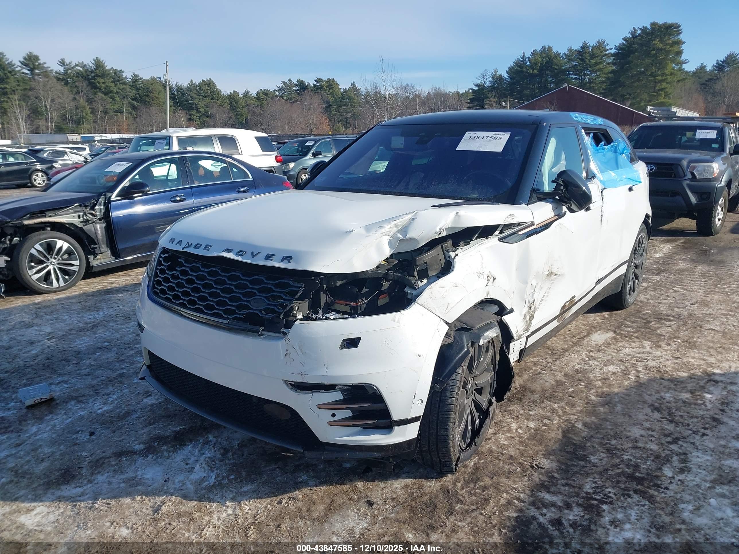 LAND ROVER image 6