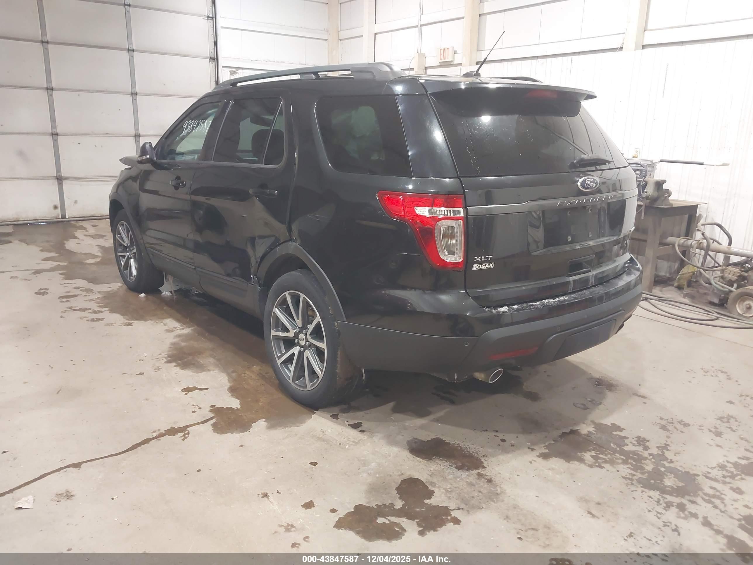 FORD EXPLORER image 3