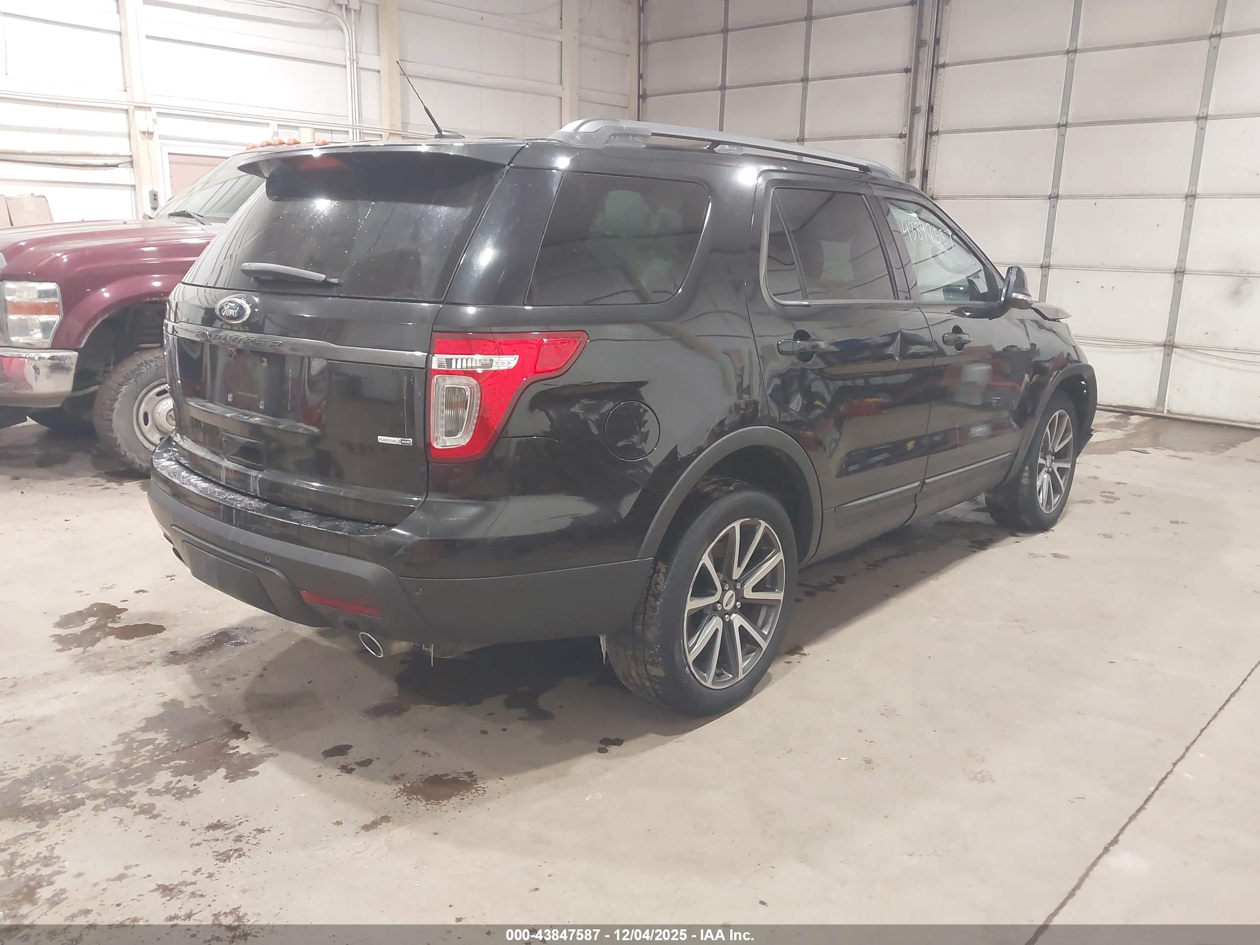 FORD EXPLORER image 4