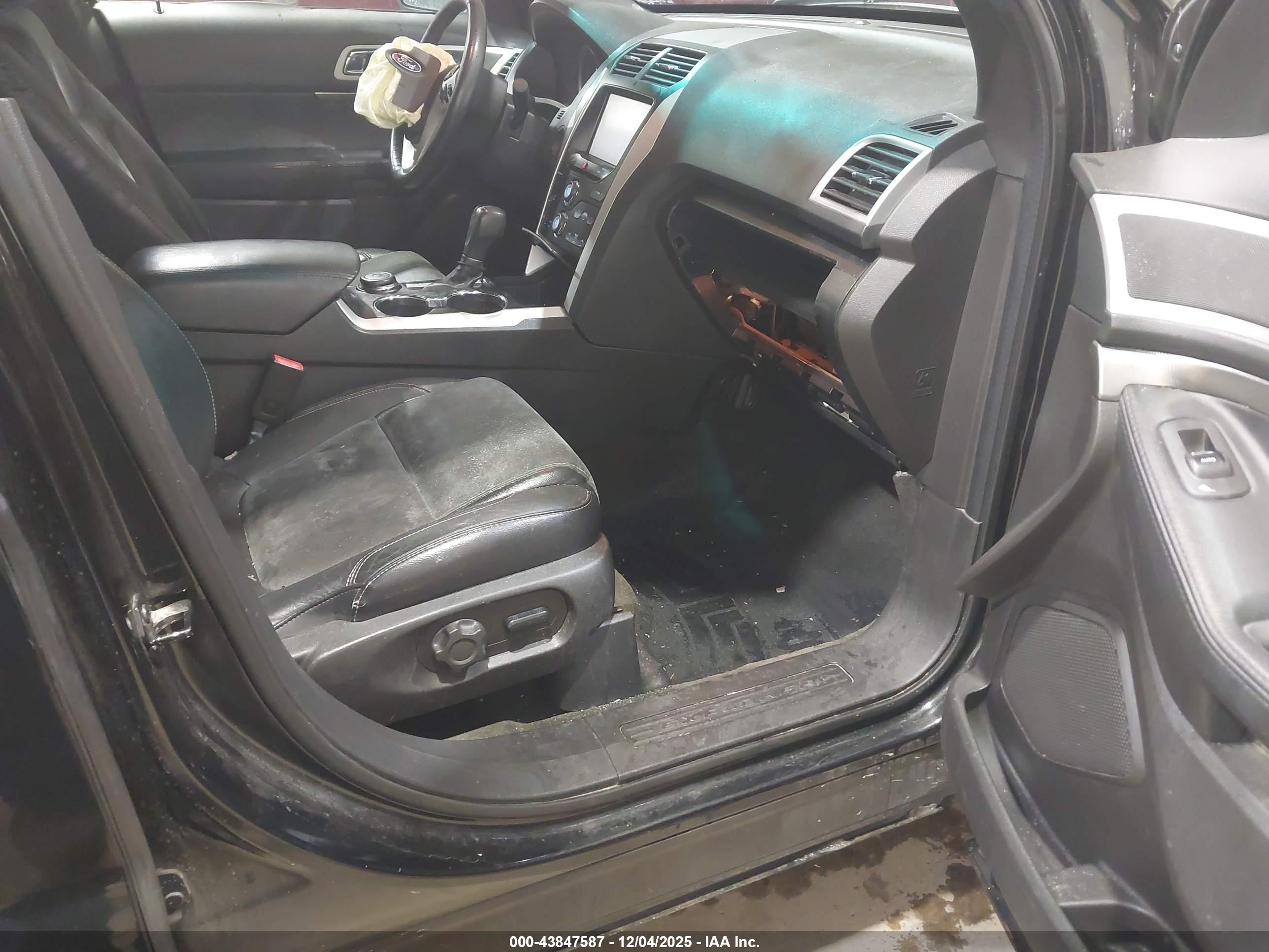 FORD EXPLORER image 5