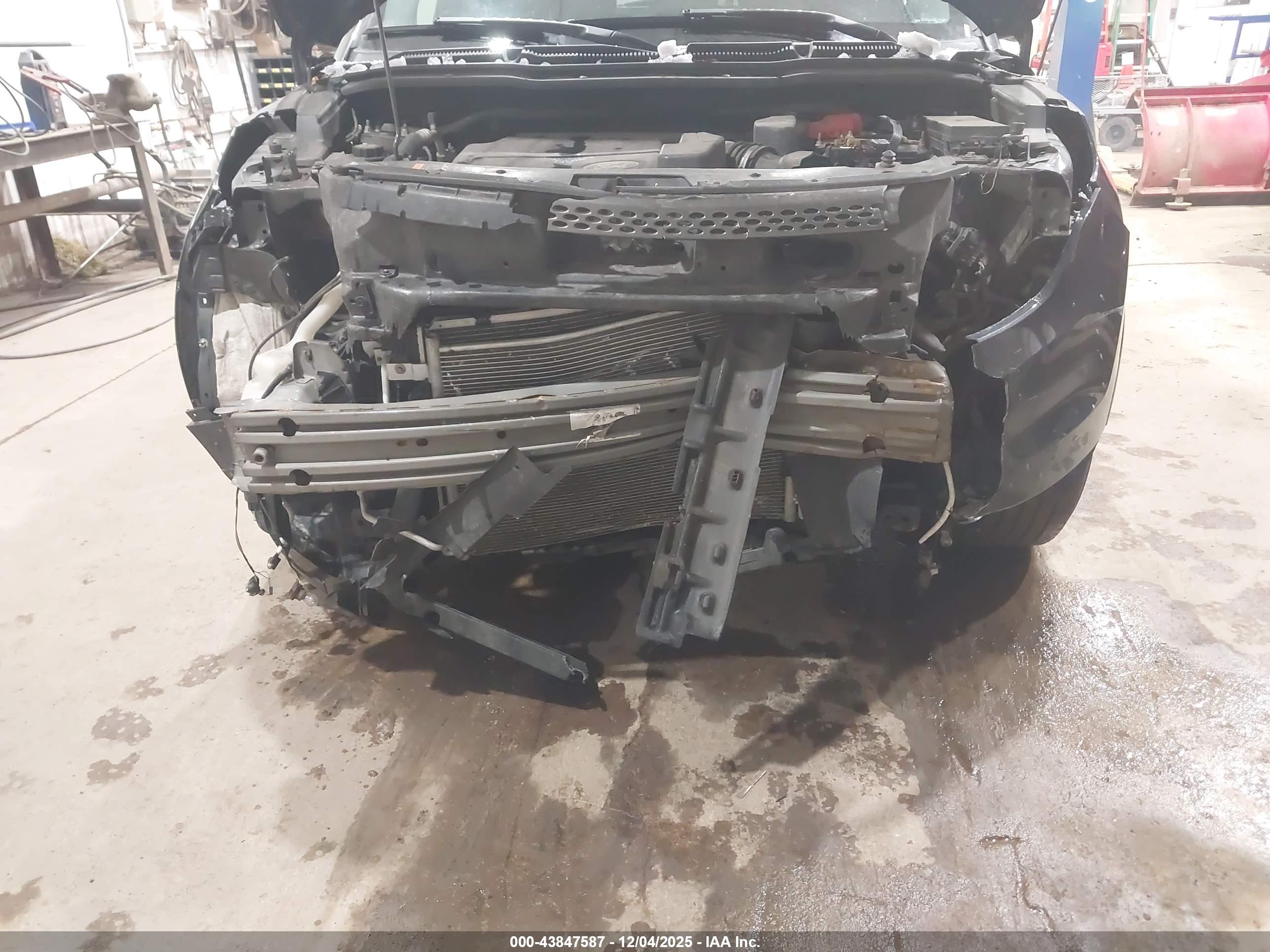 FORD EXPLORER image 6