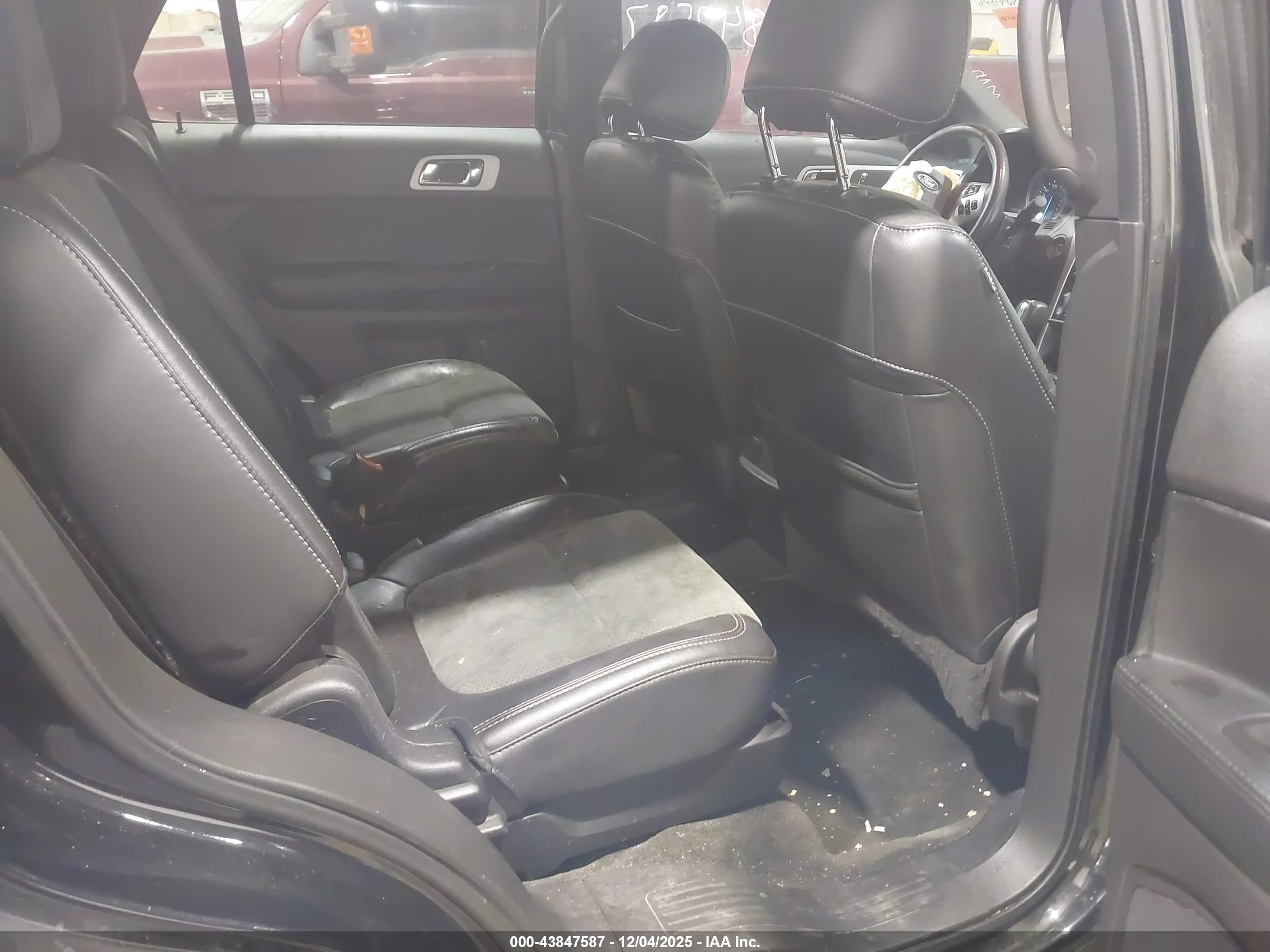 FORD EXPLORER image 8