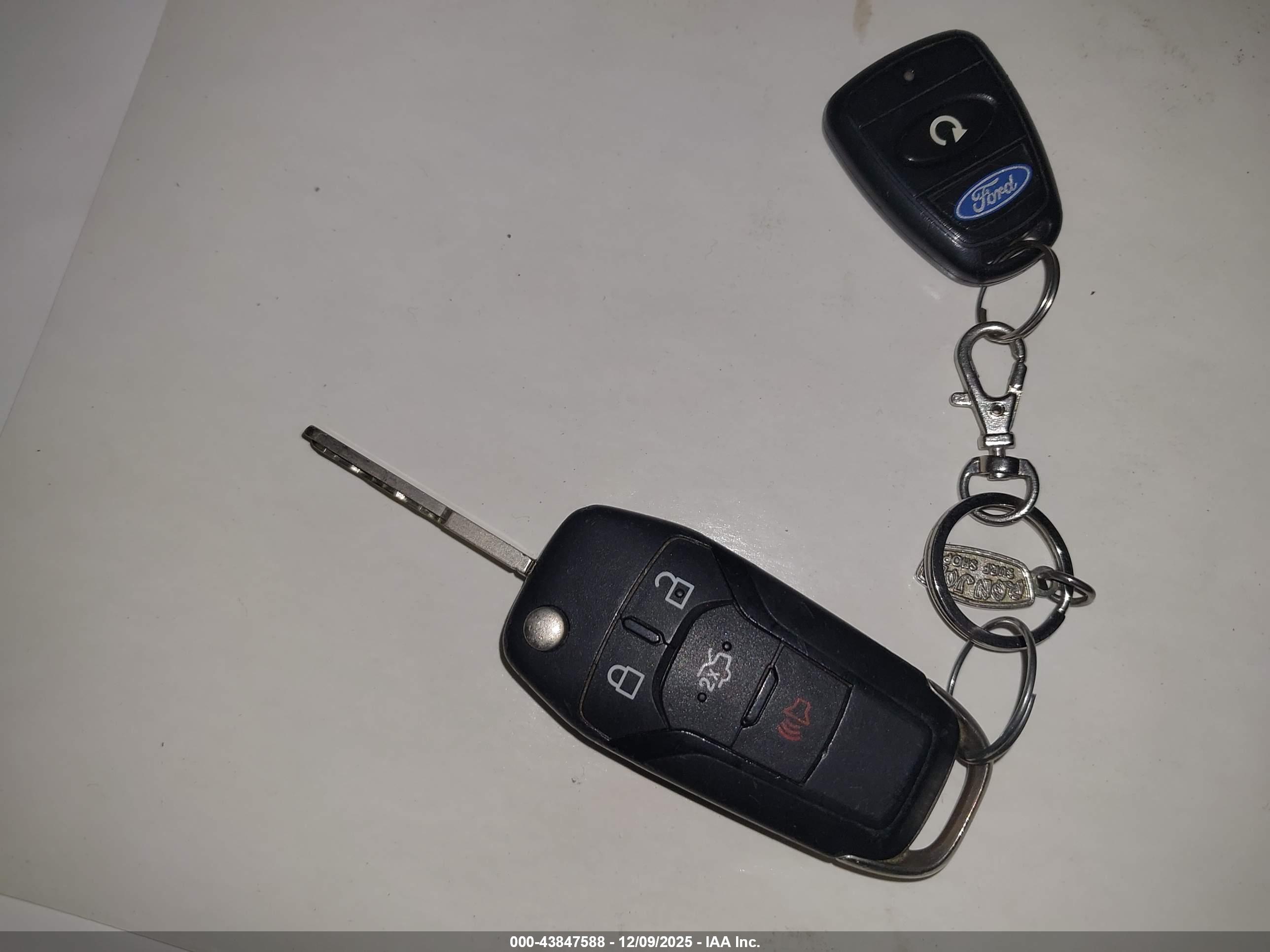 FORD FUSION image 11