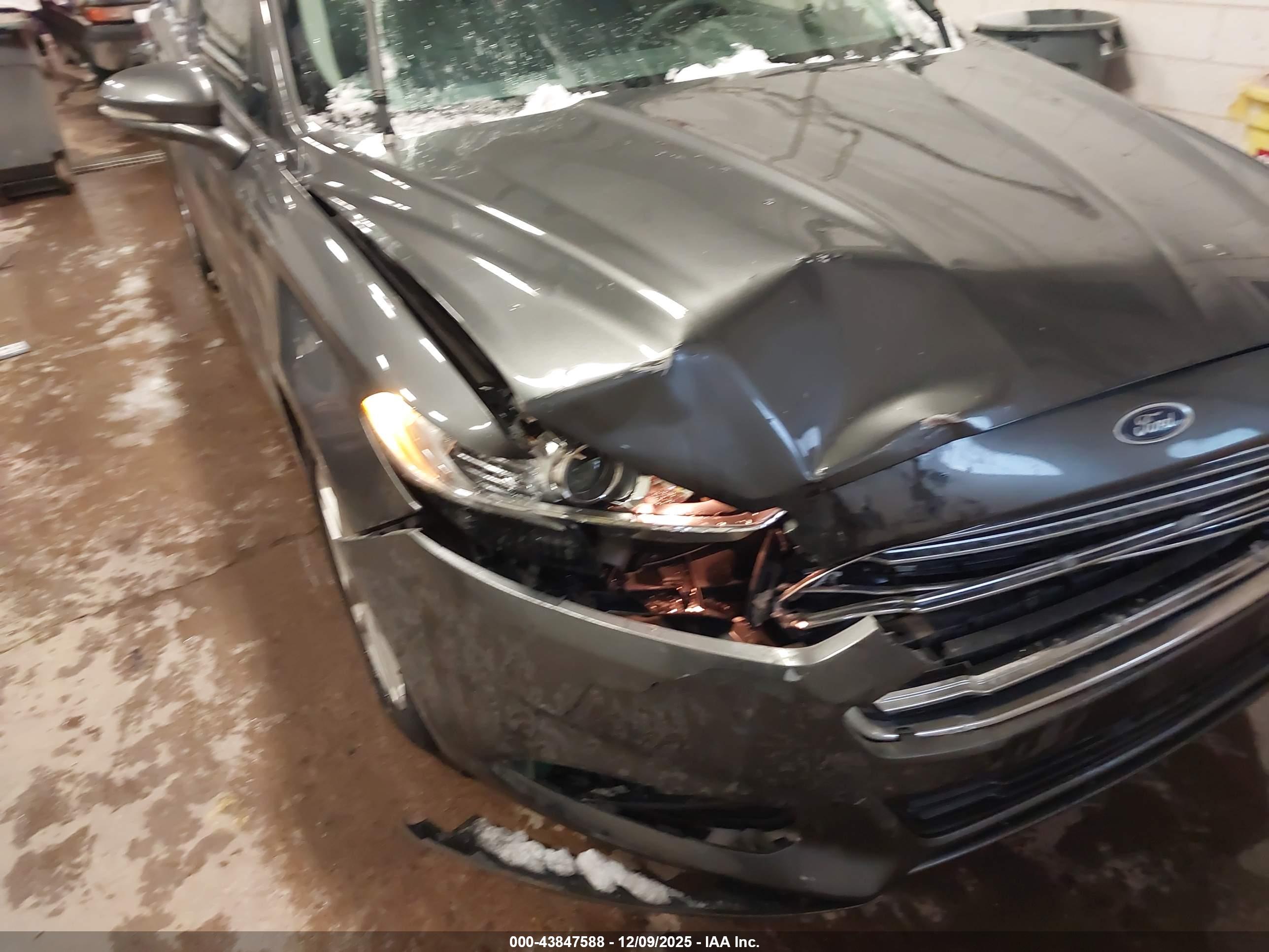 FORD FUSION image 6