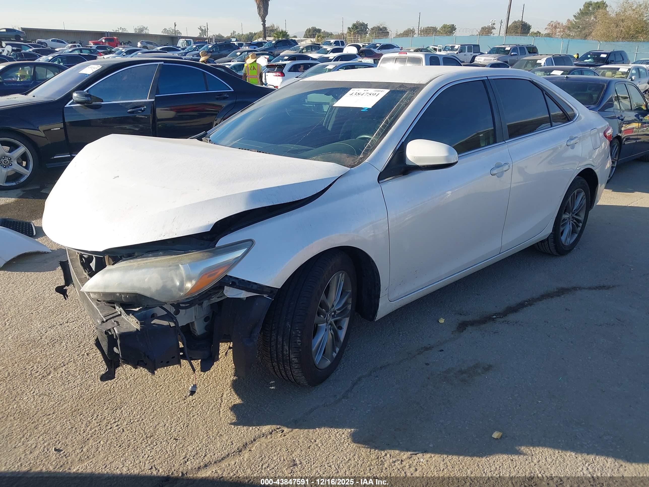 TOYOTA CAMRY image 2