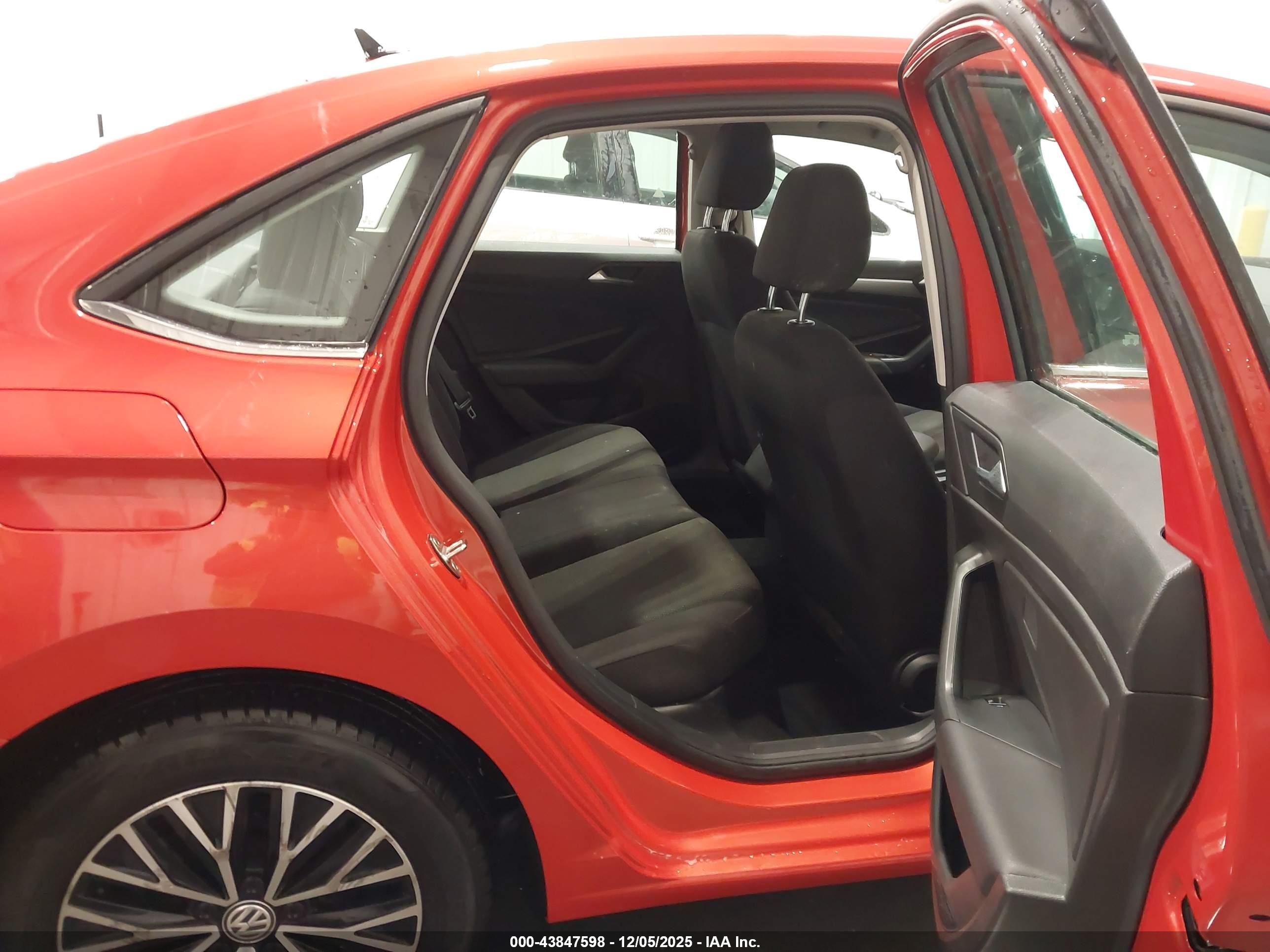 VOLKSWAGEN JETTA image 8