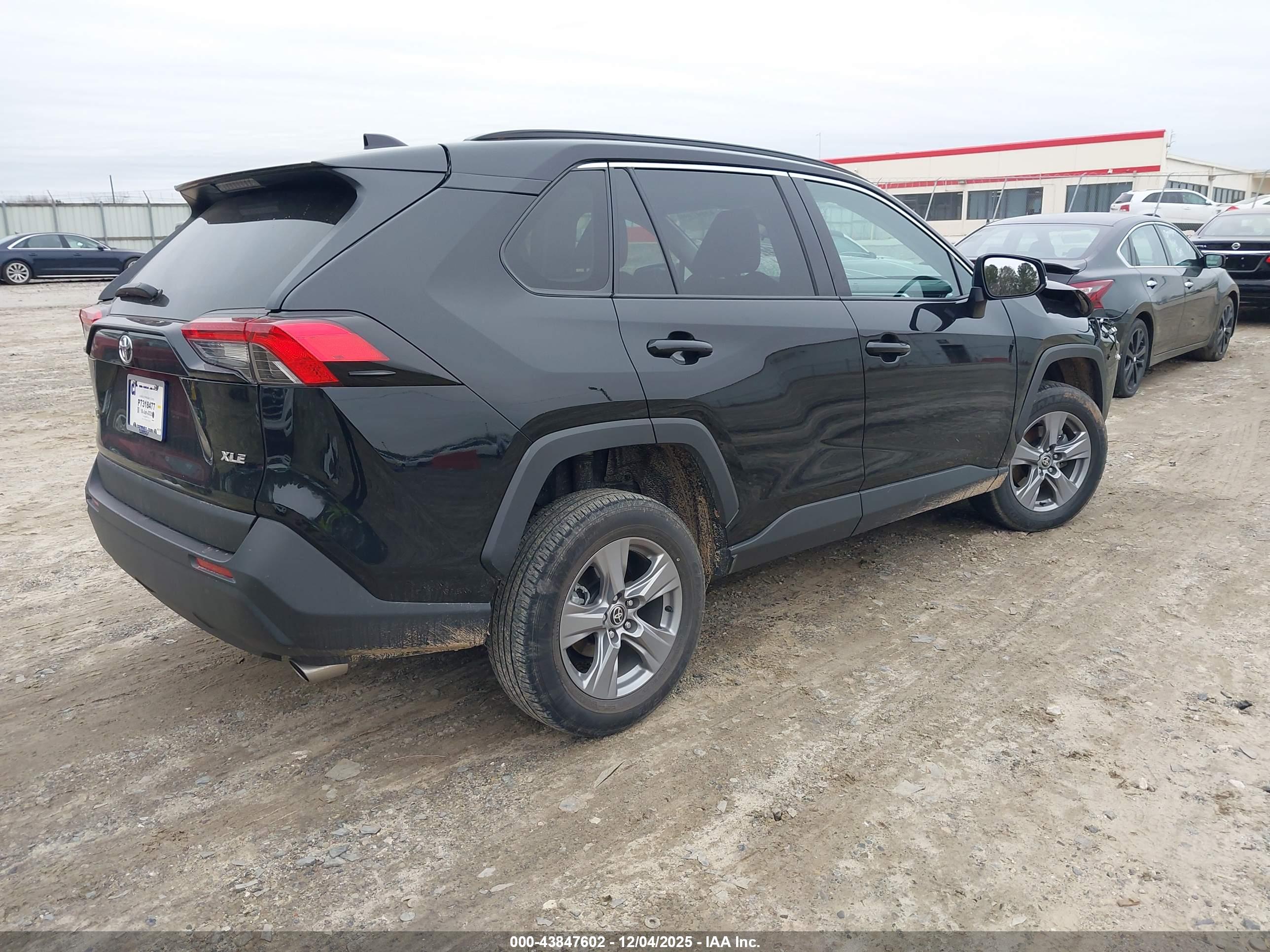 TOYOTA RAV4 image 4