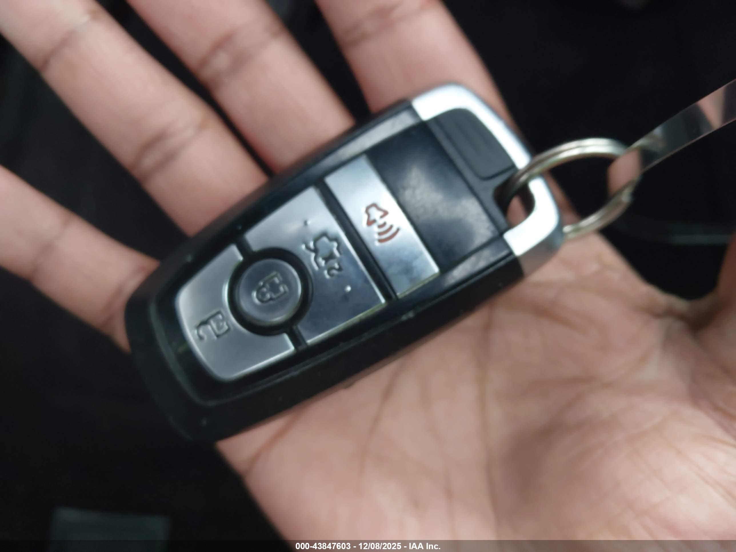 FORD FUSION image 11