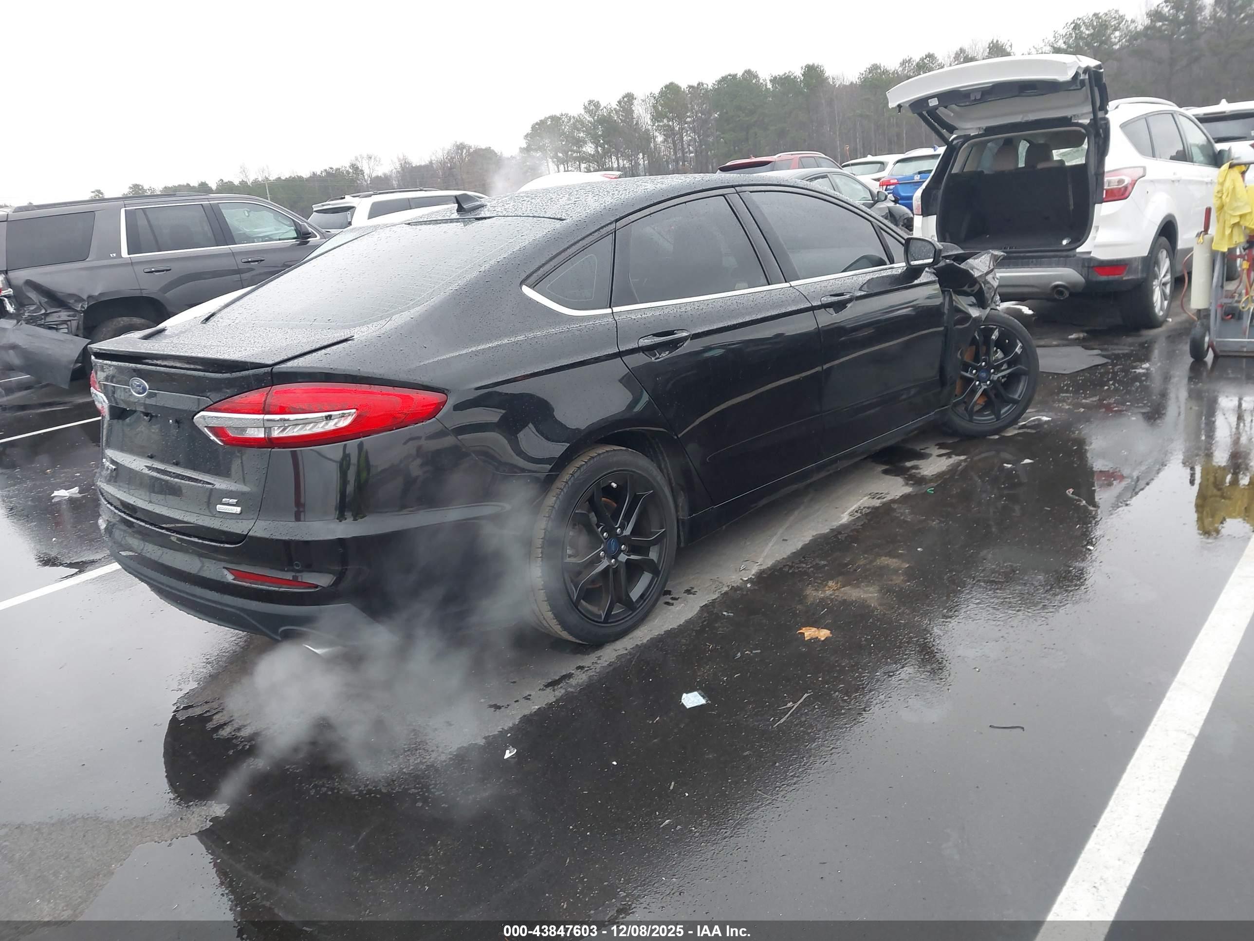 FORD FUSION image 4
