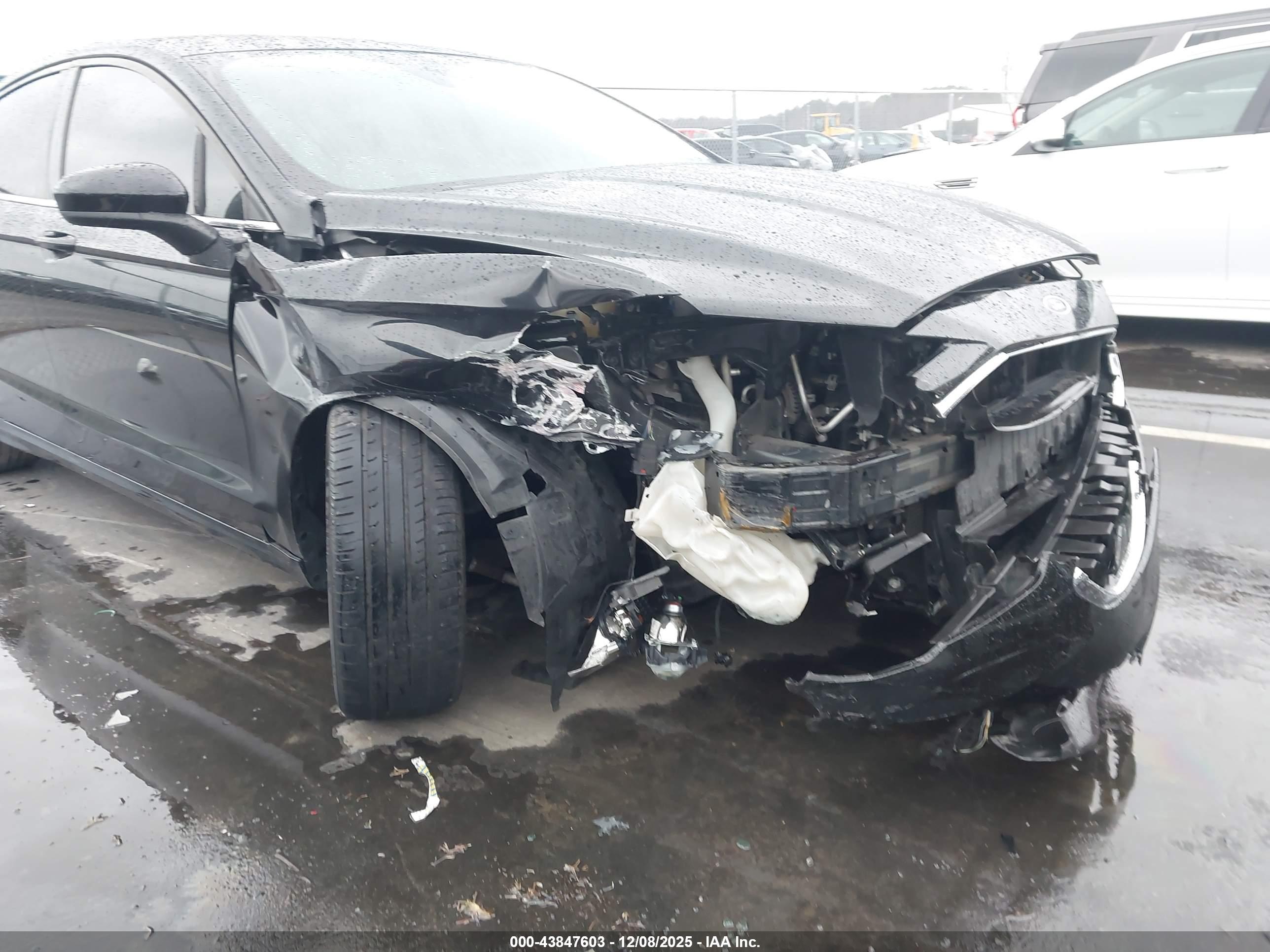FORD FUSION image 6