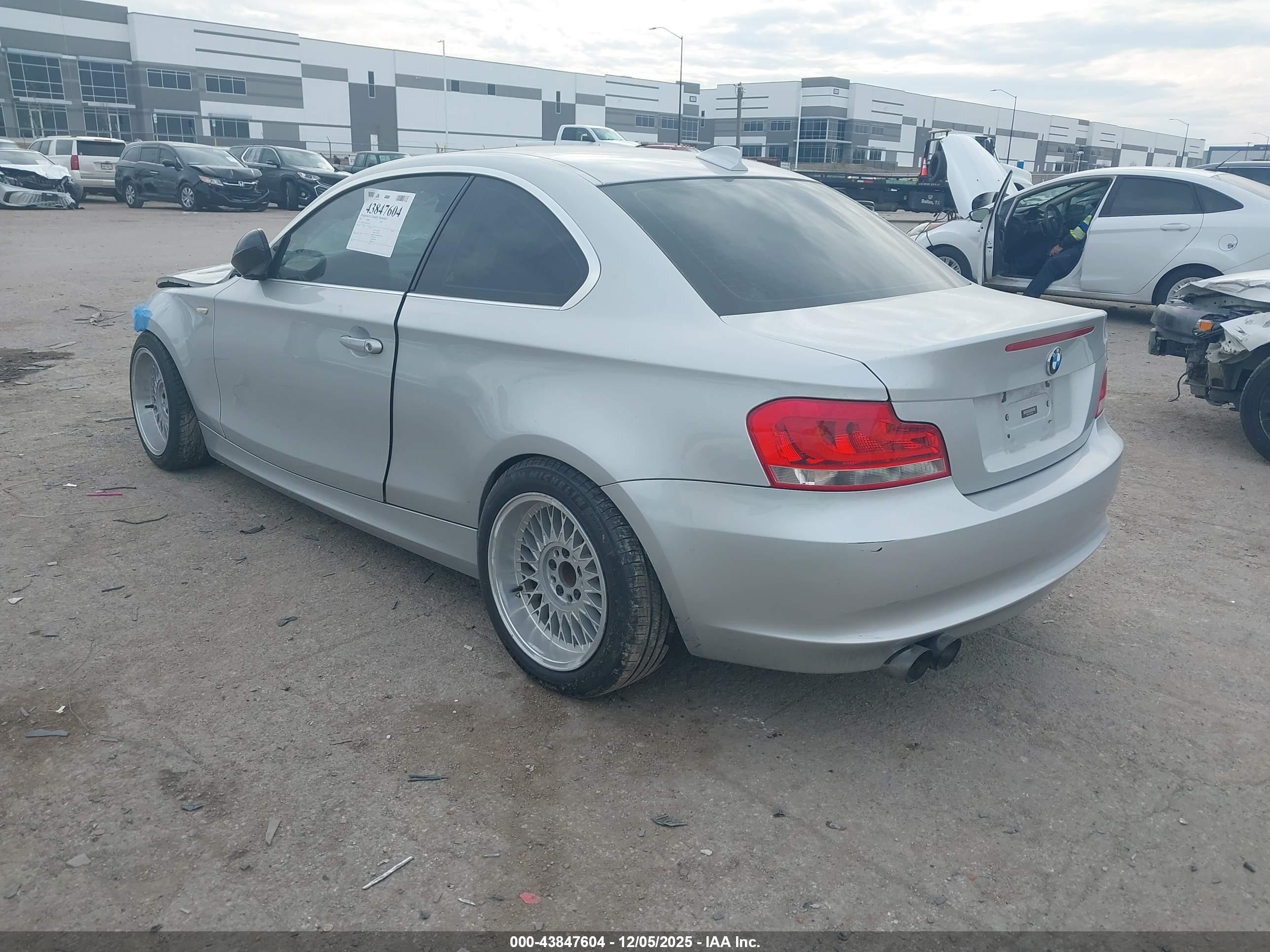 BMW 128I image 3