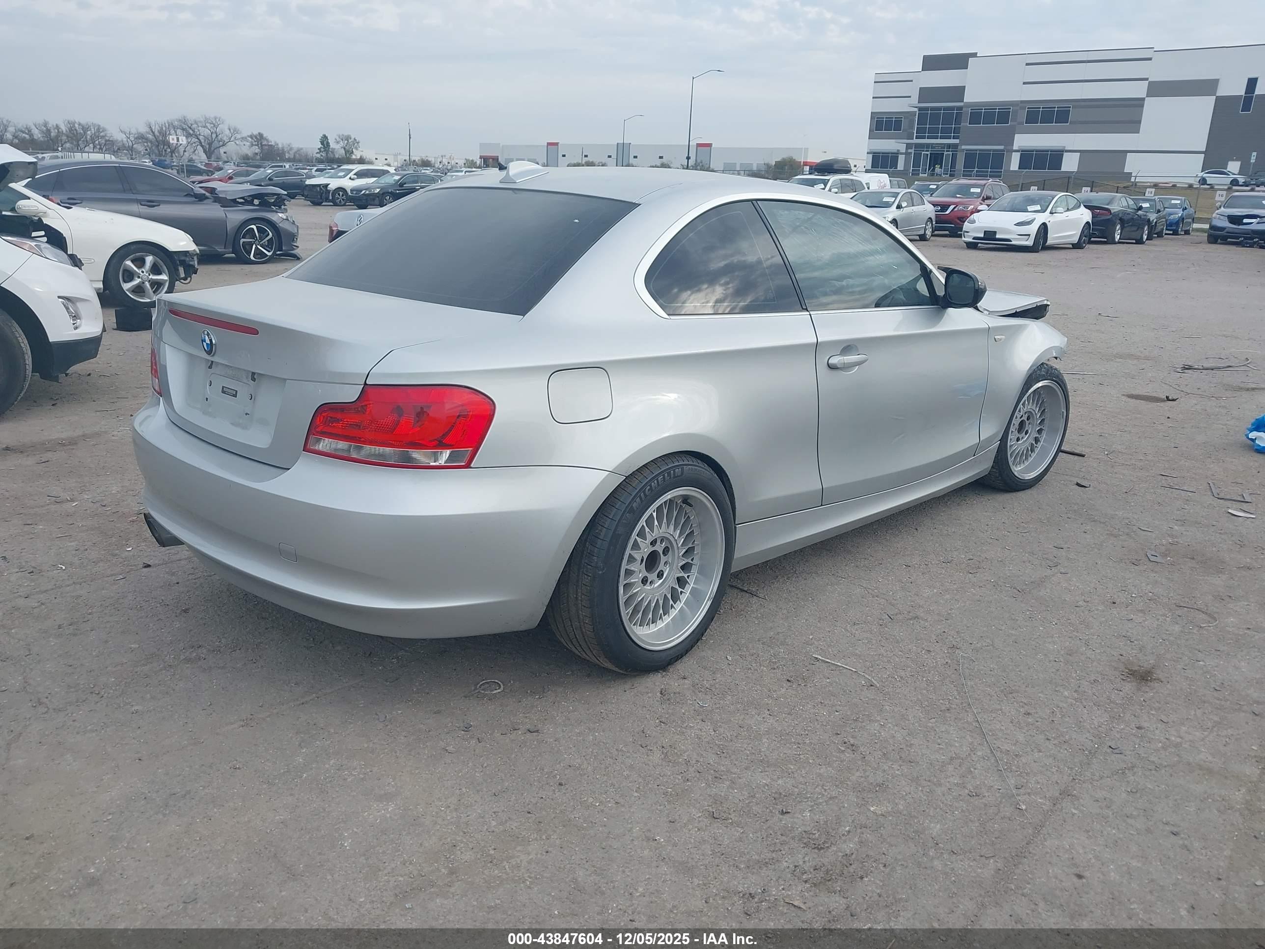 BMW 128I image 4