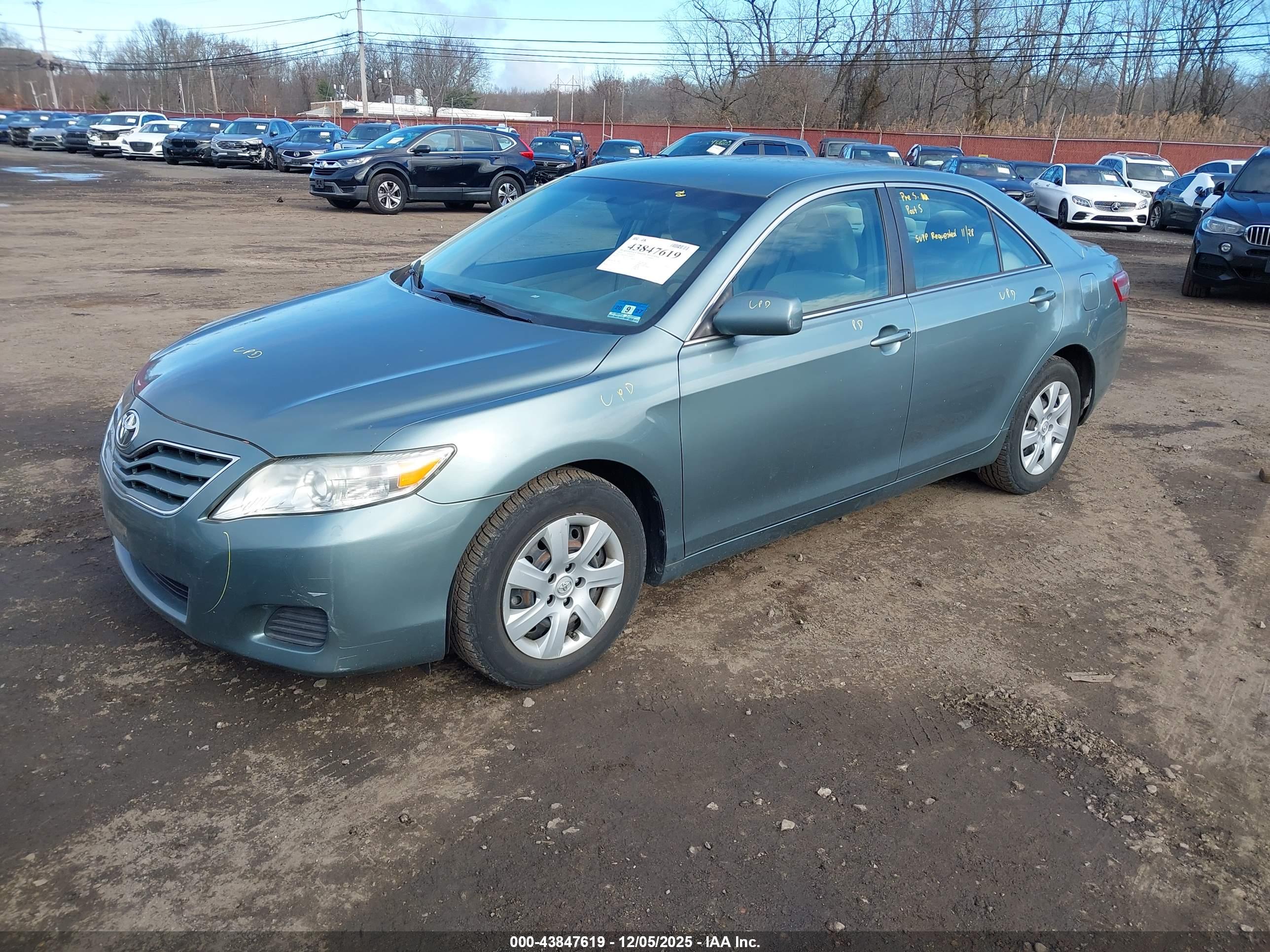 TOYOTA CAMRY image 2