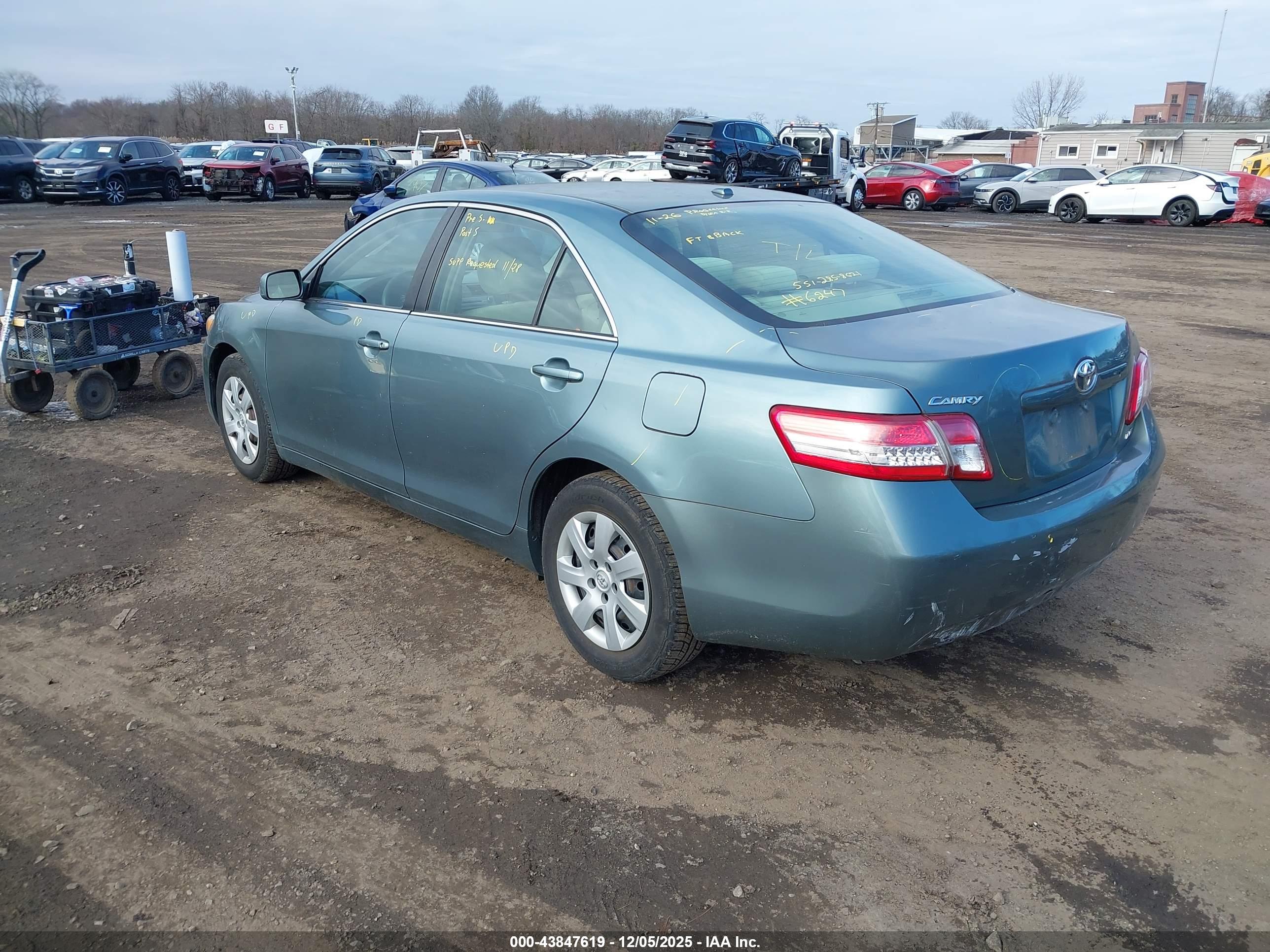 TOYOTA CAMRY image 3