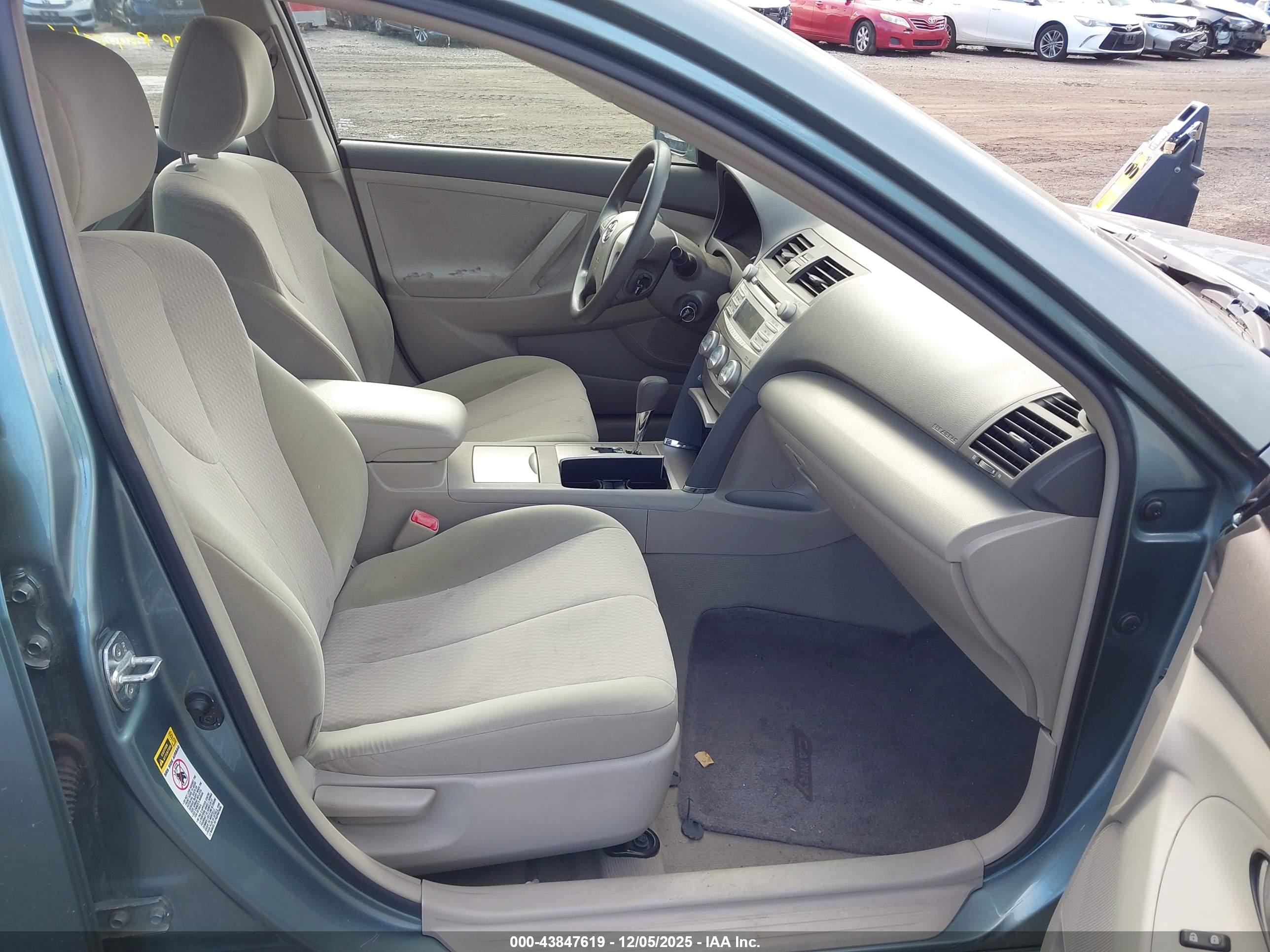 TOYOTA CAMRY image 5