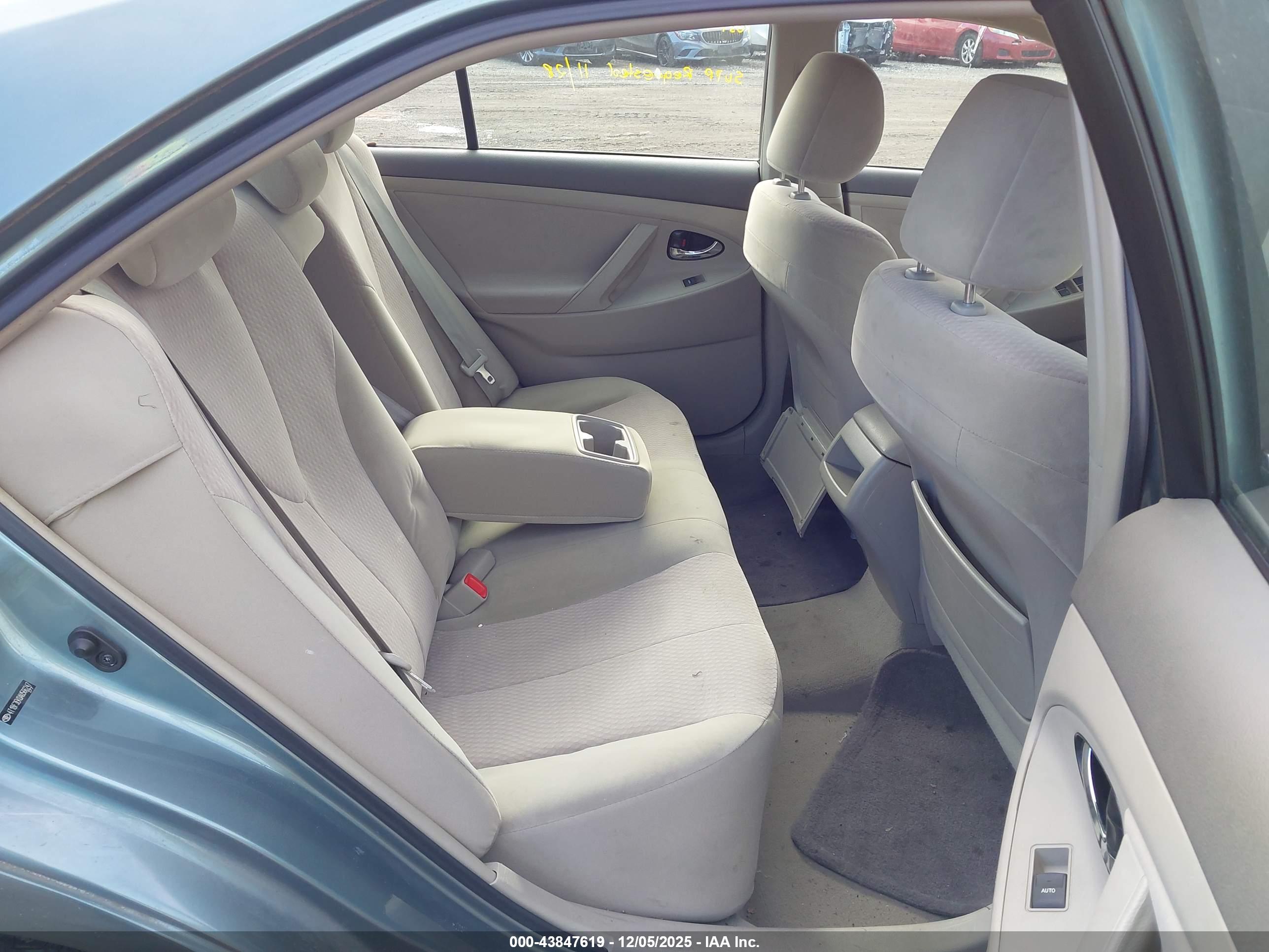 TOYOTA CAMRY image 8