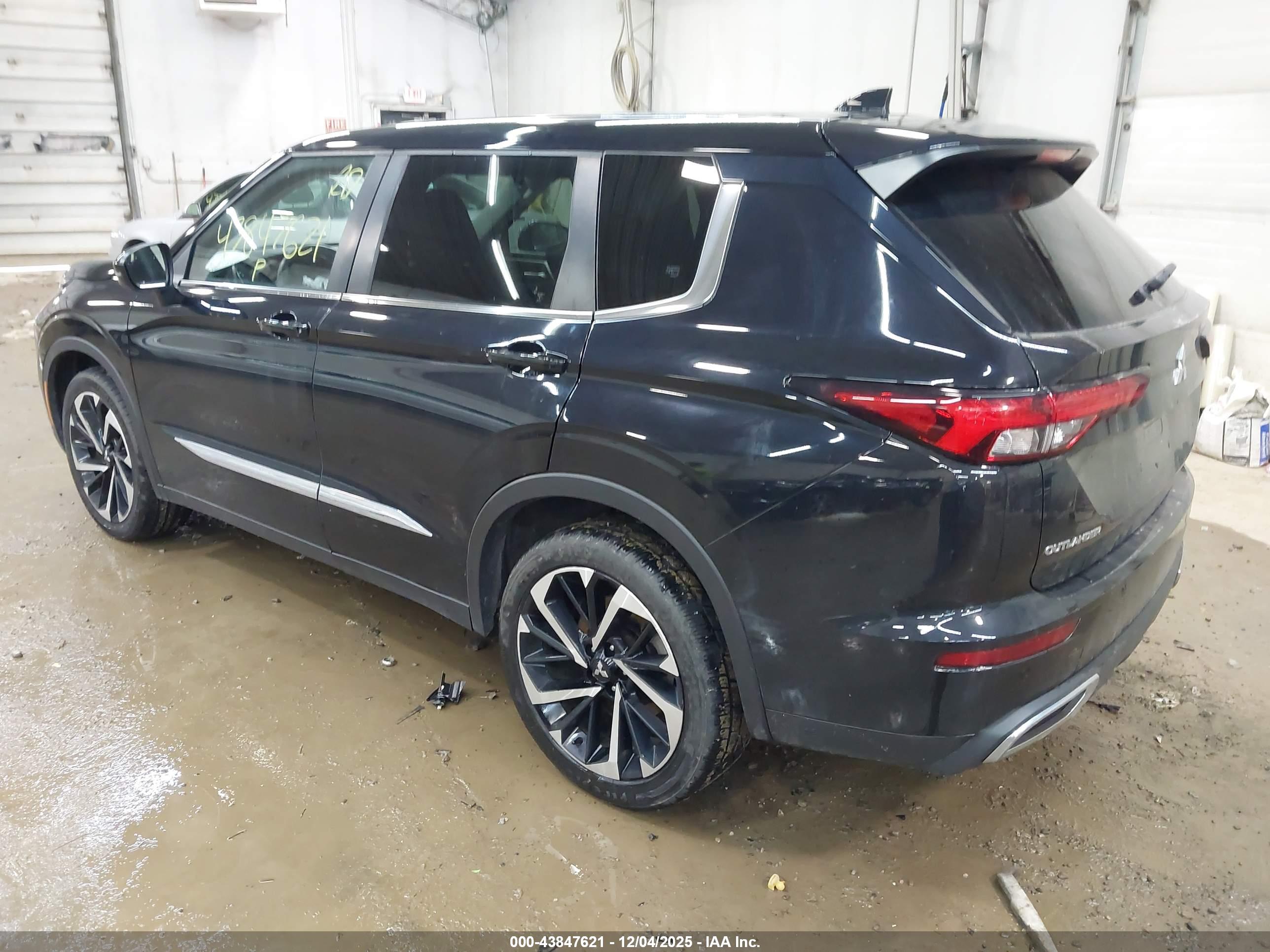 MITSUBISHI OUTLANDER image 3