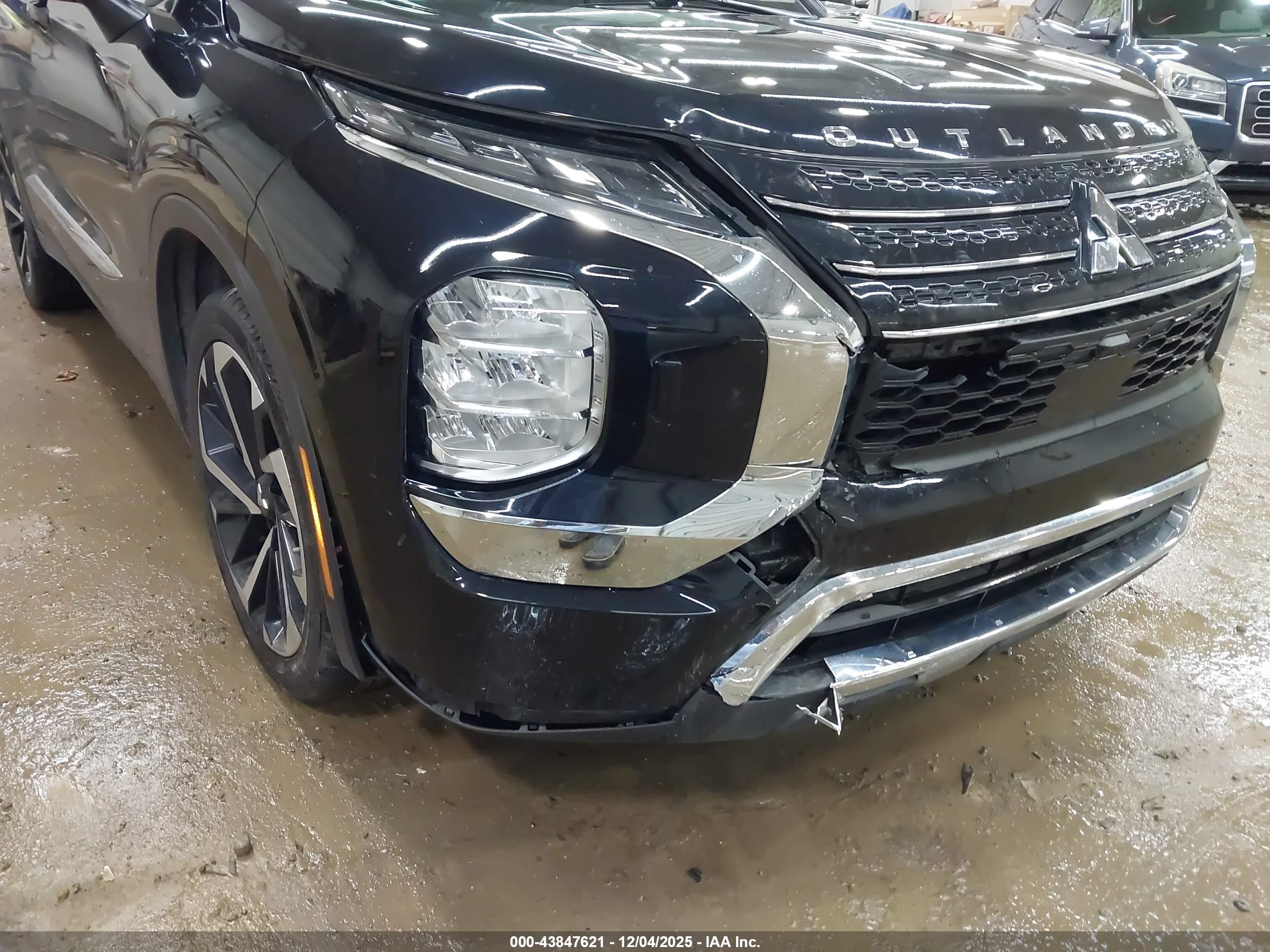 MITSUBISHI OUTLANDER image 6