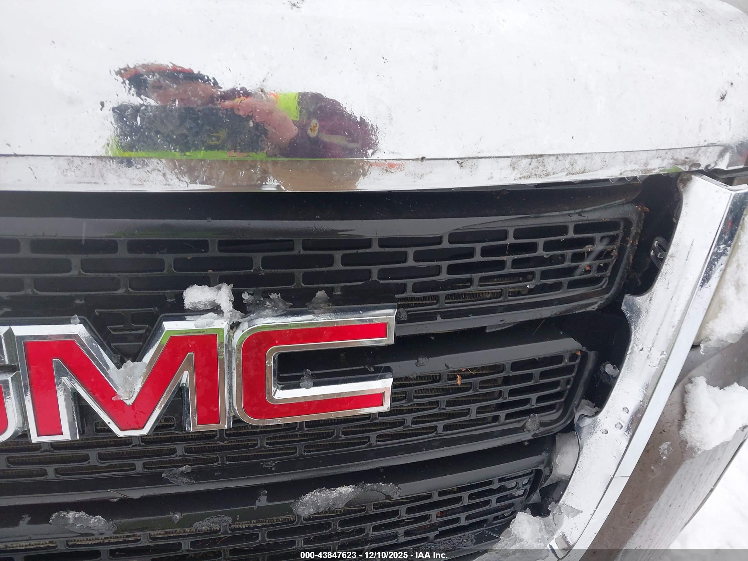 GMC TERRAIN image 6