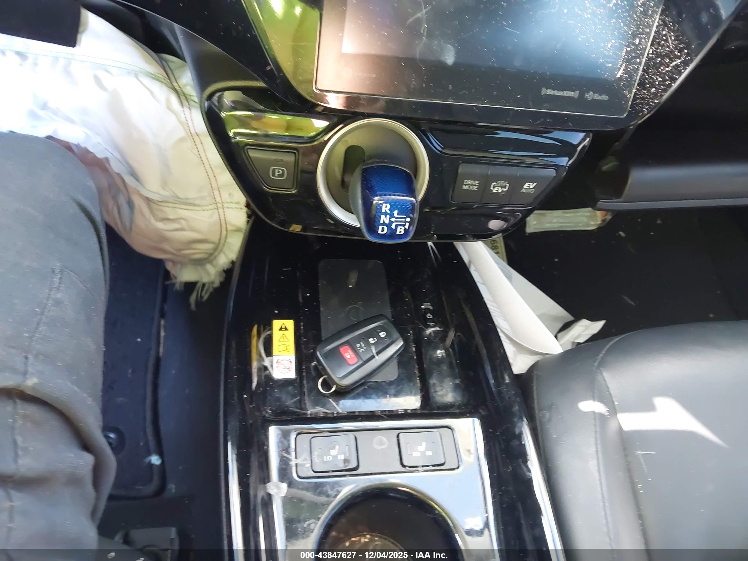 TOYOTA PRIUS image 11
