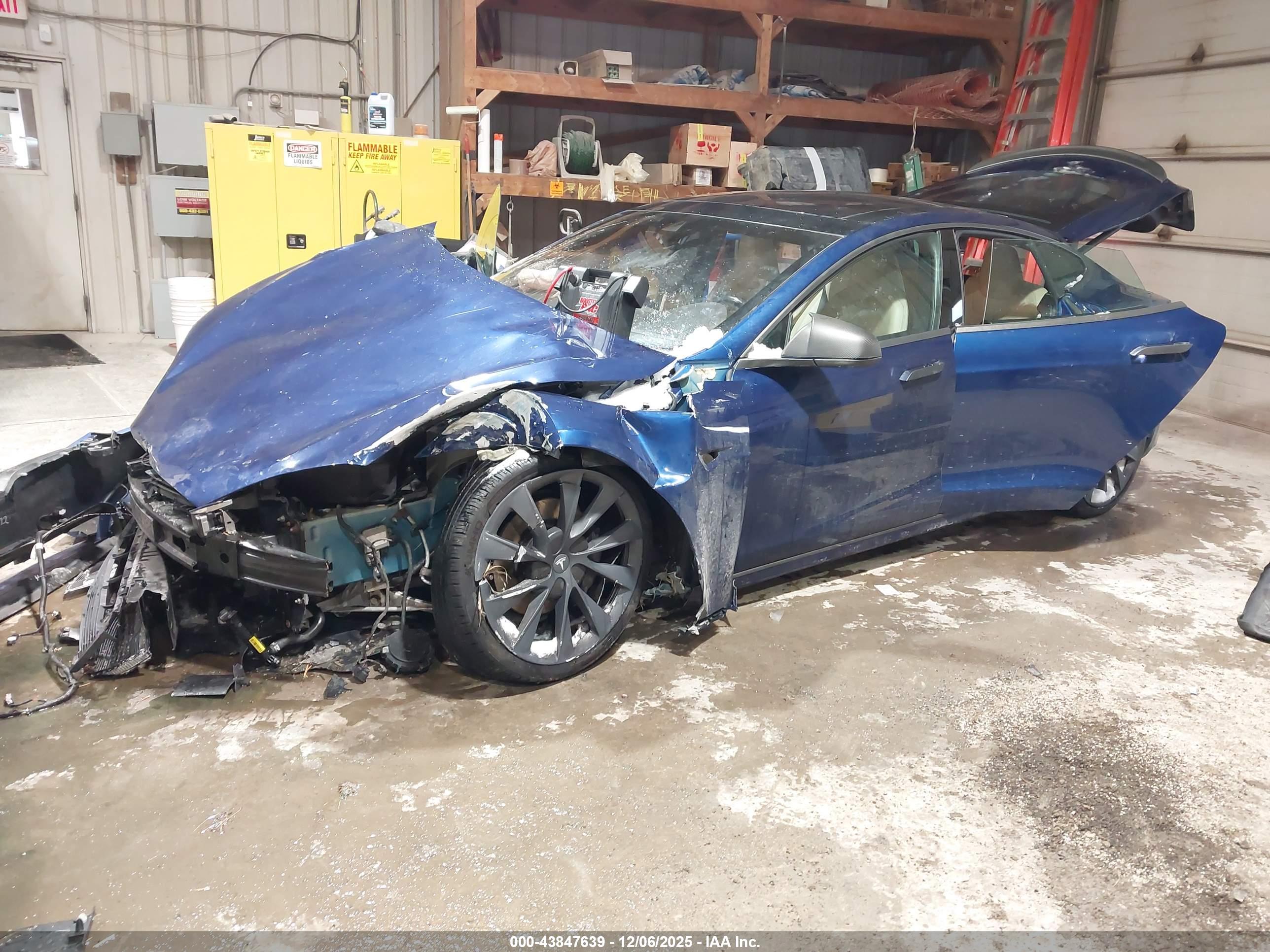 TESLA MODEL image 2