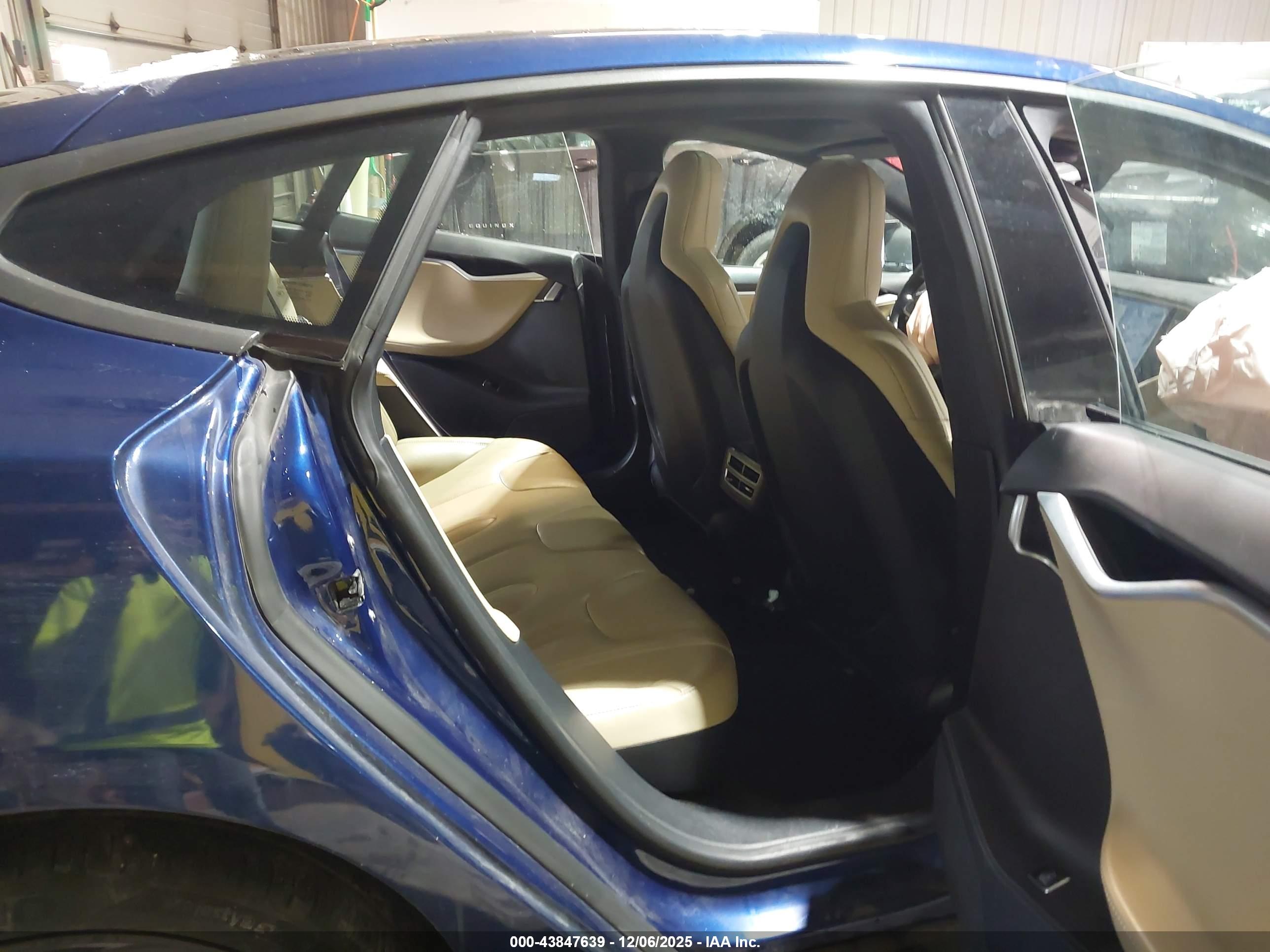 TESLA MODEL image 8