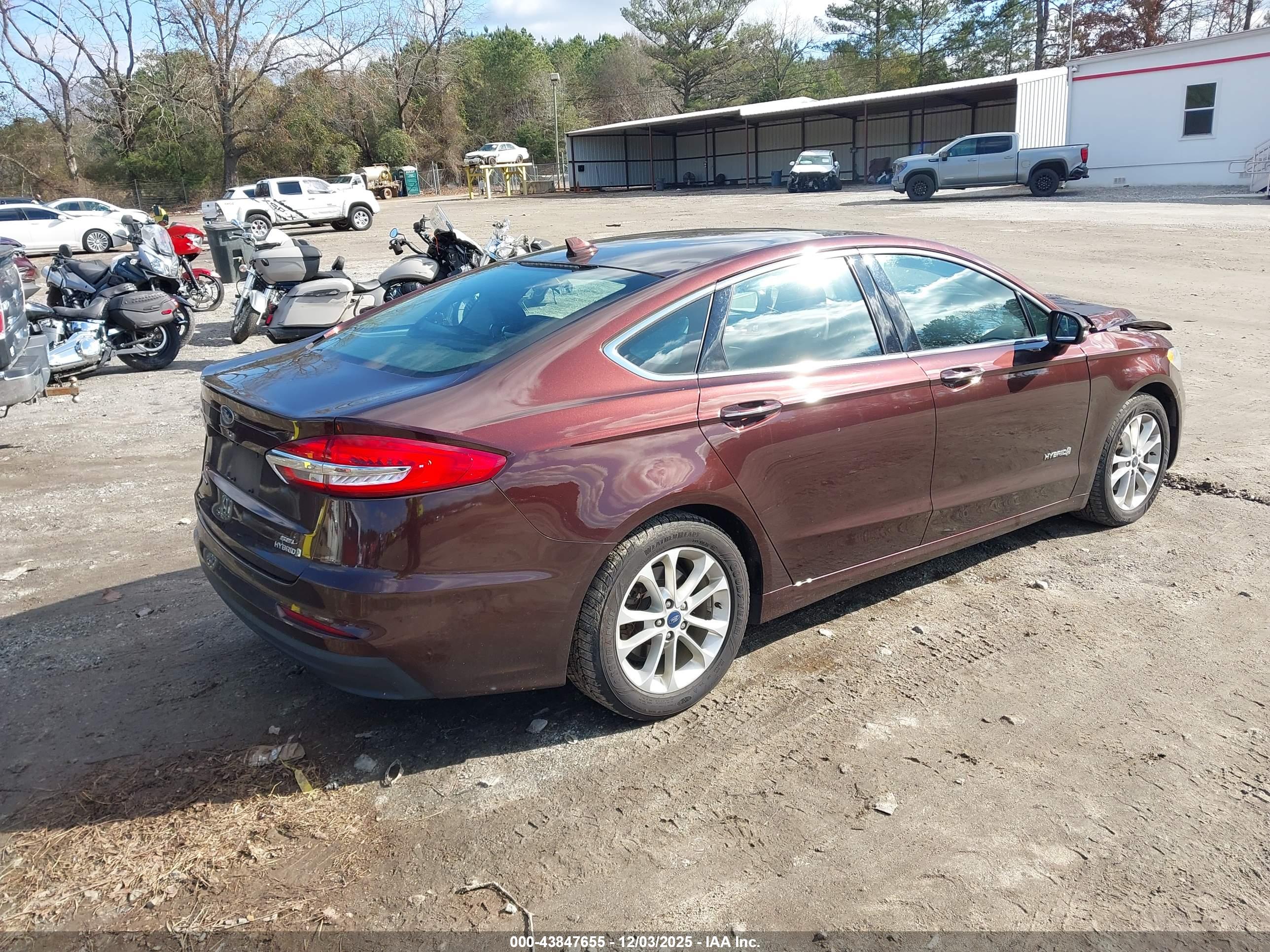 FORD FUSION image 4