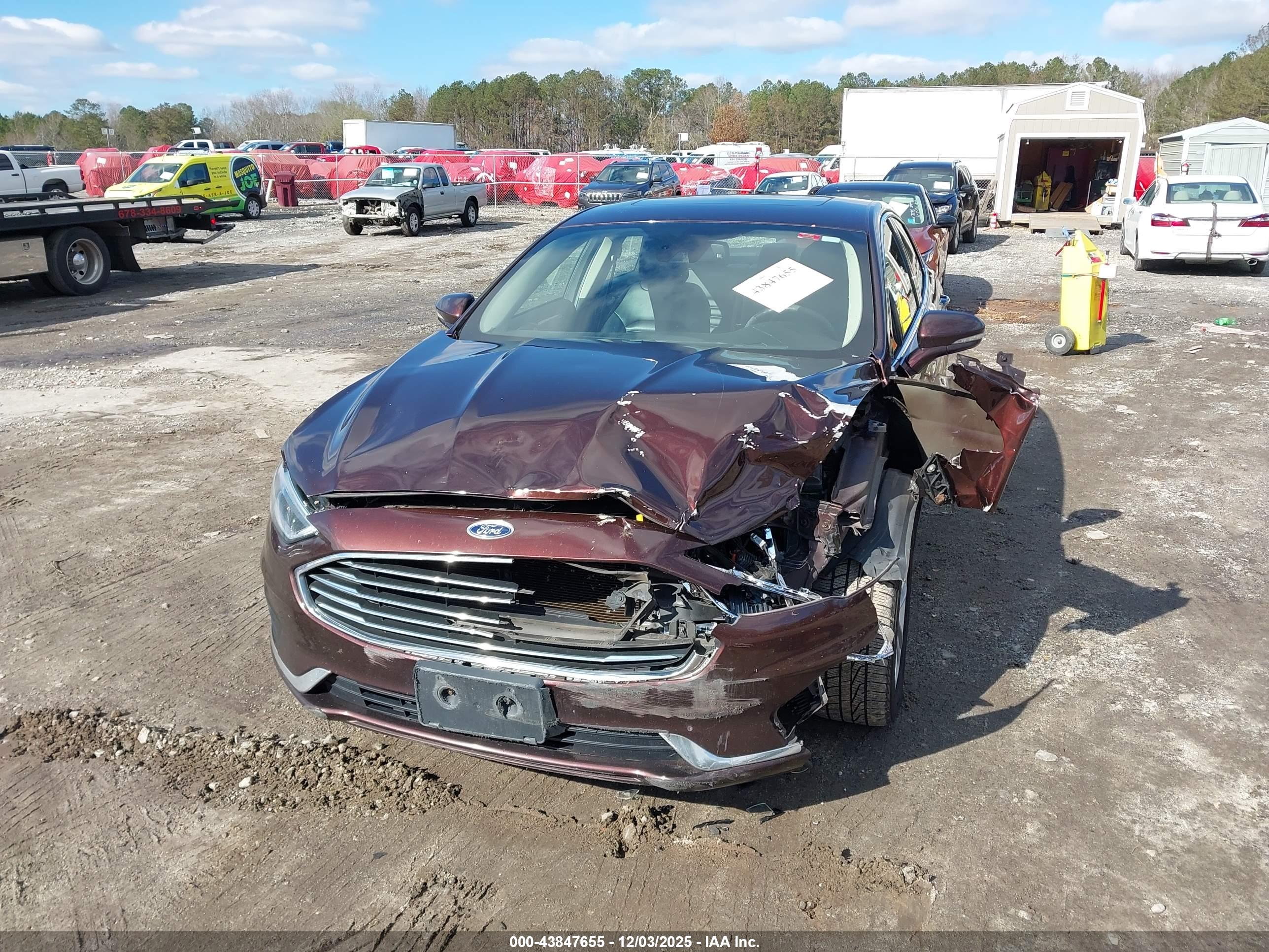 FORD FUSION image 6