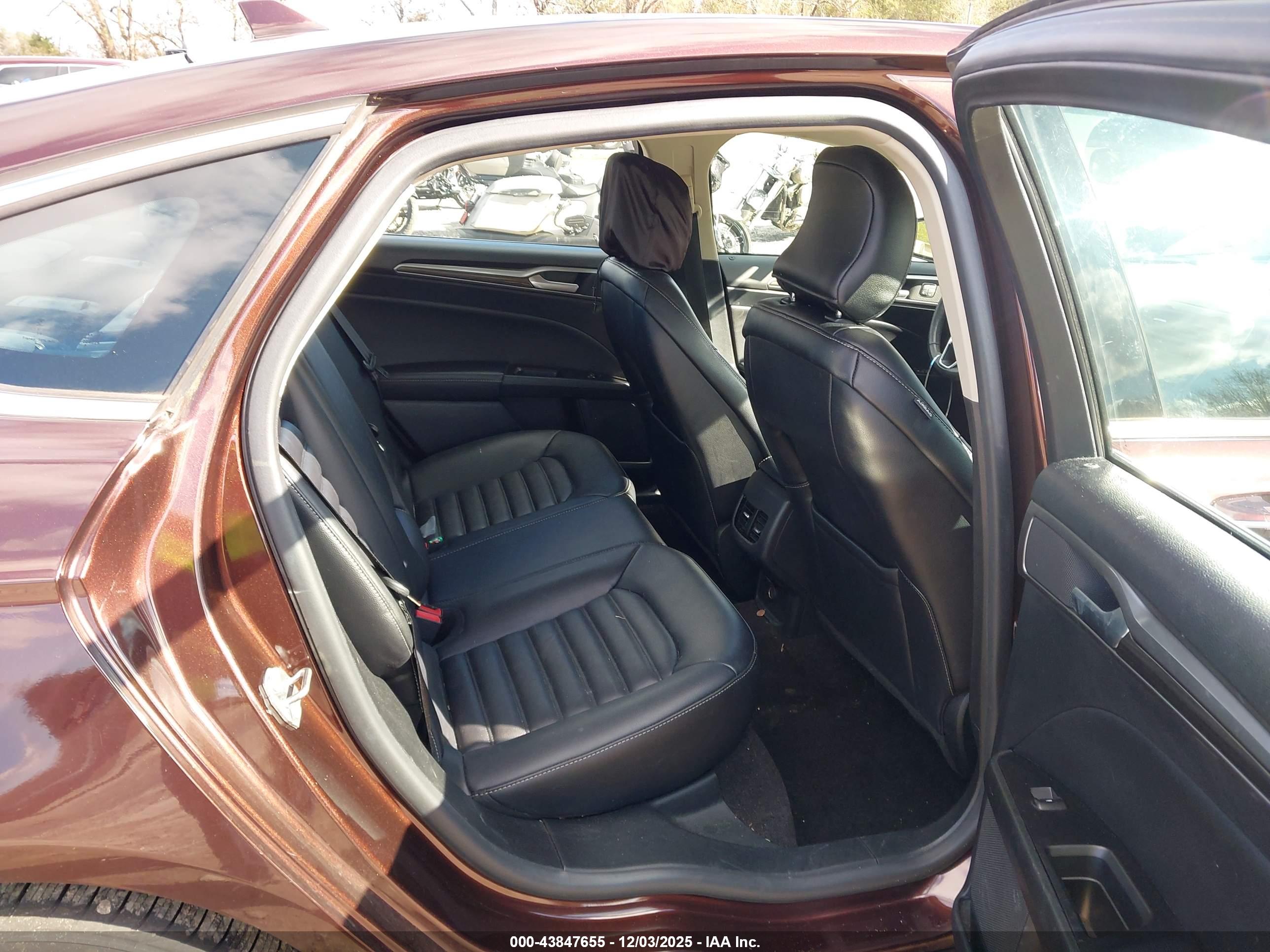 FORD FUSION image 8