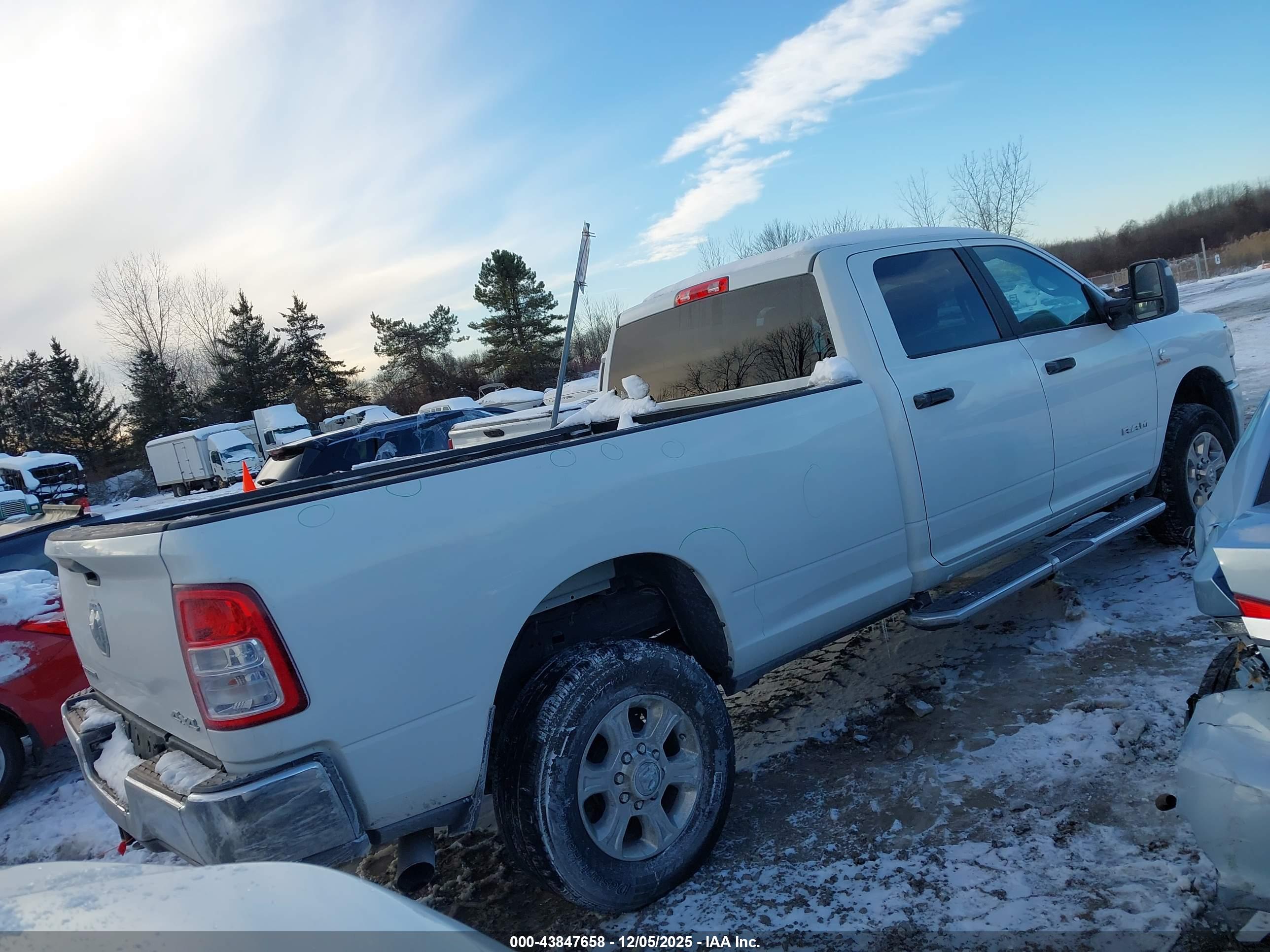 RAM 2500 image 4