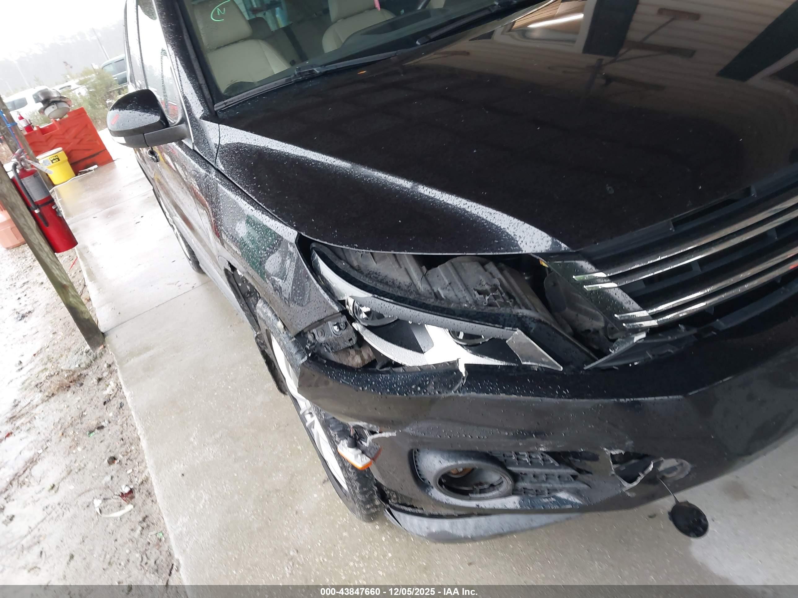 VOLKSWAGEN TIGUAN image 6