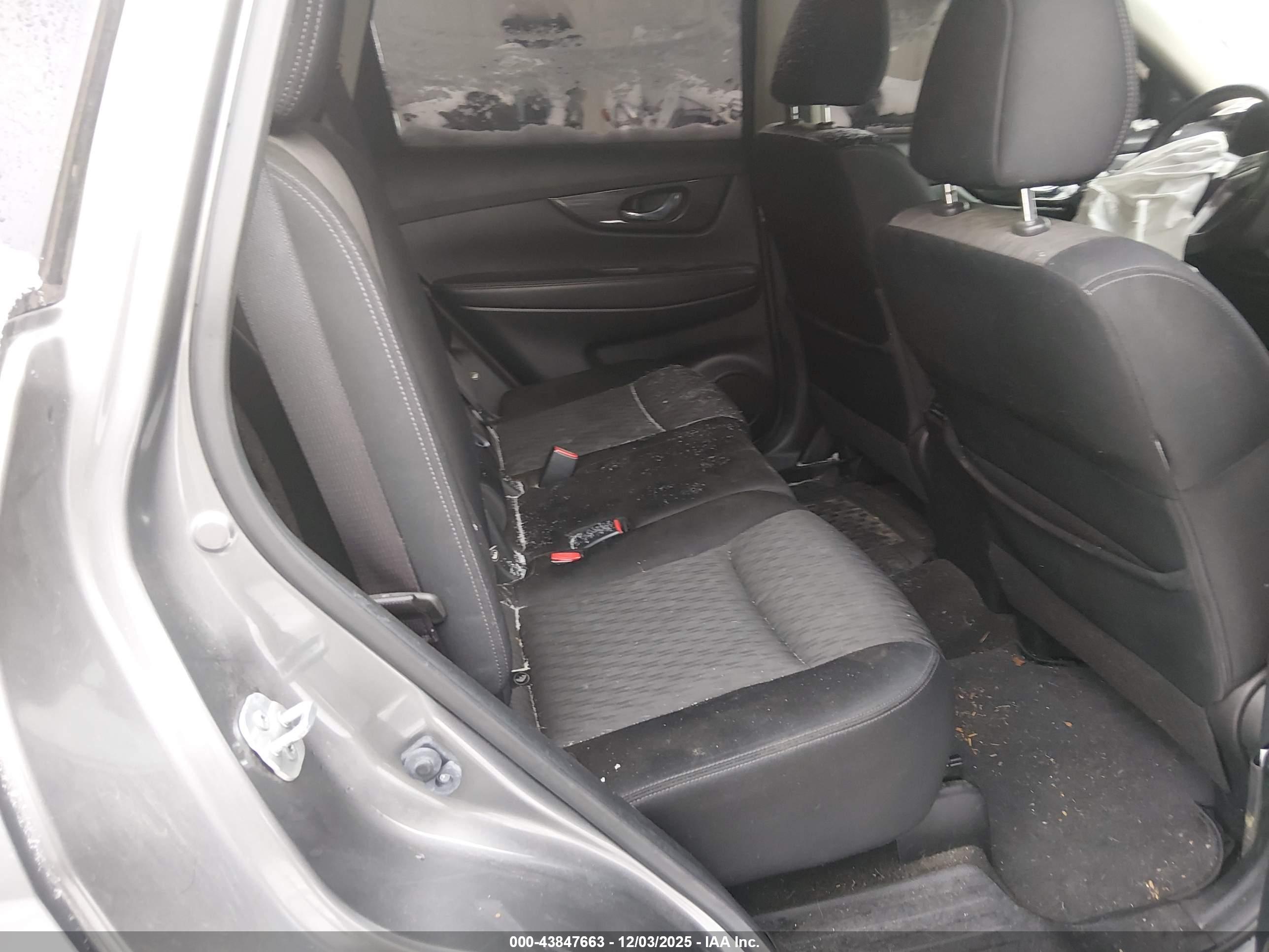 NISSAN ROGUE image 8
