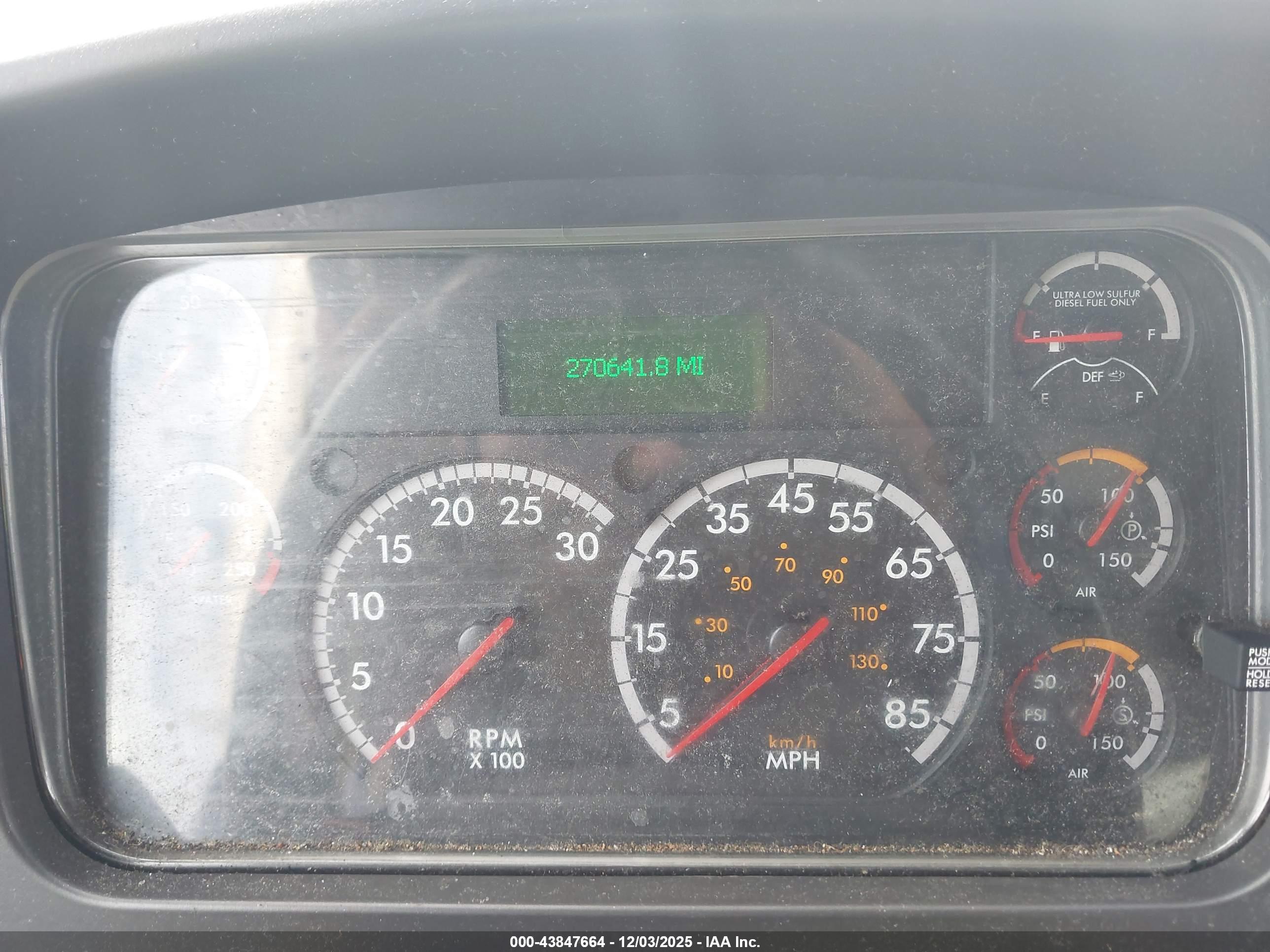 FREIGHTLINER M2 image 6
