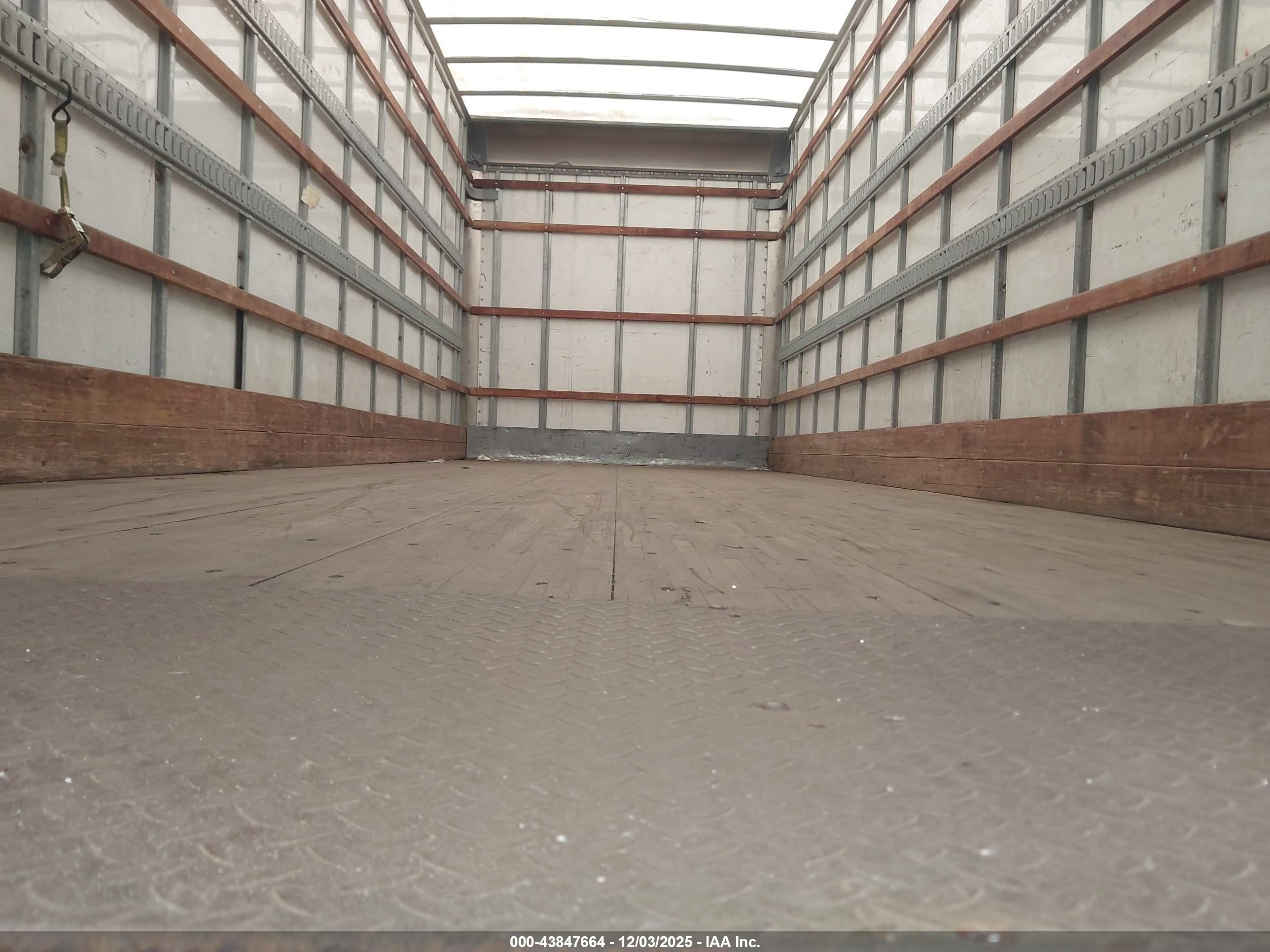 FREIGHTLINER M2 image 7