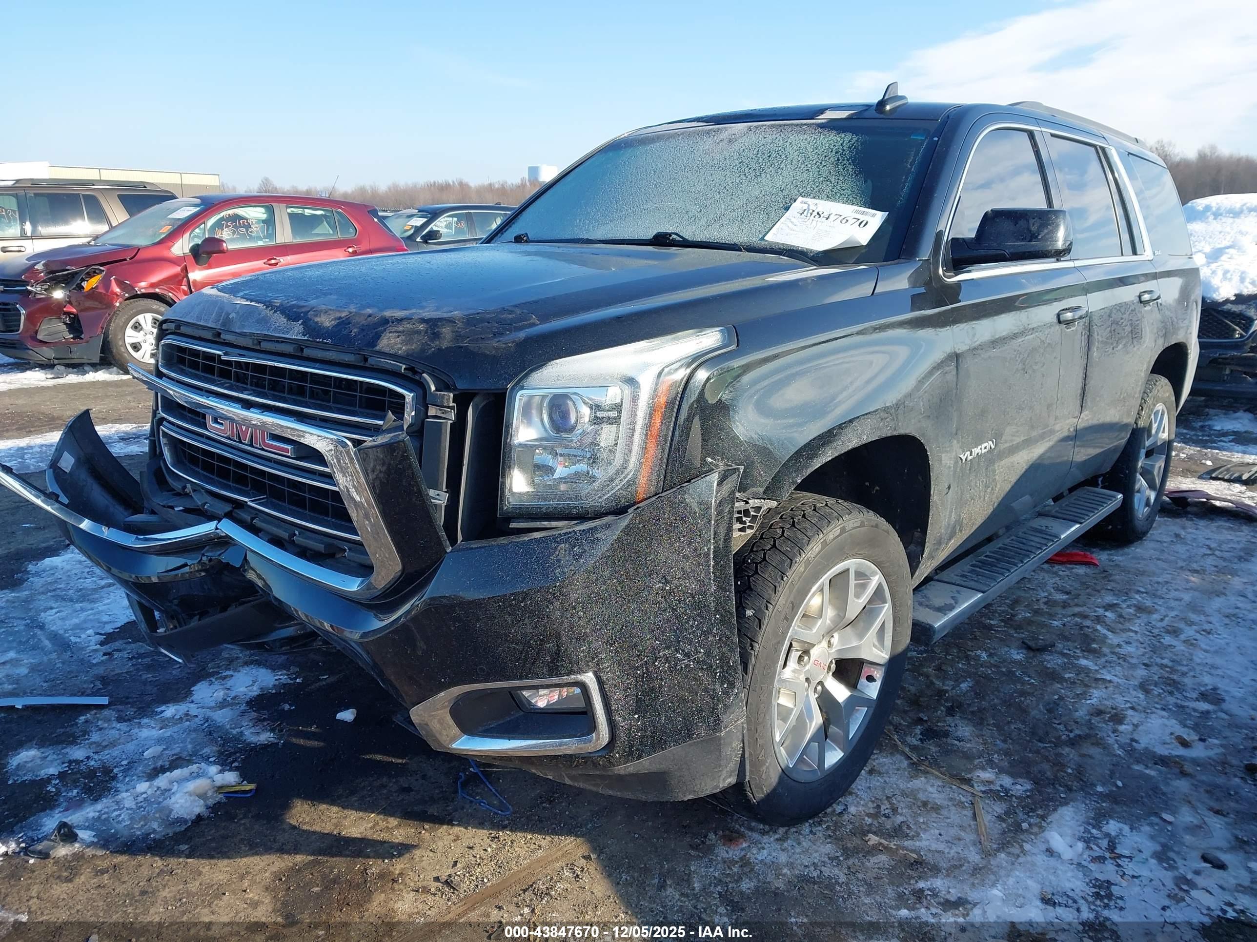 GMC YUKON image 2