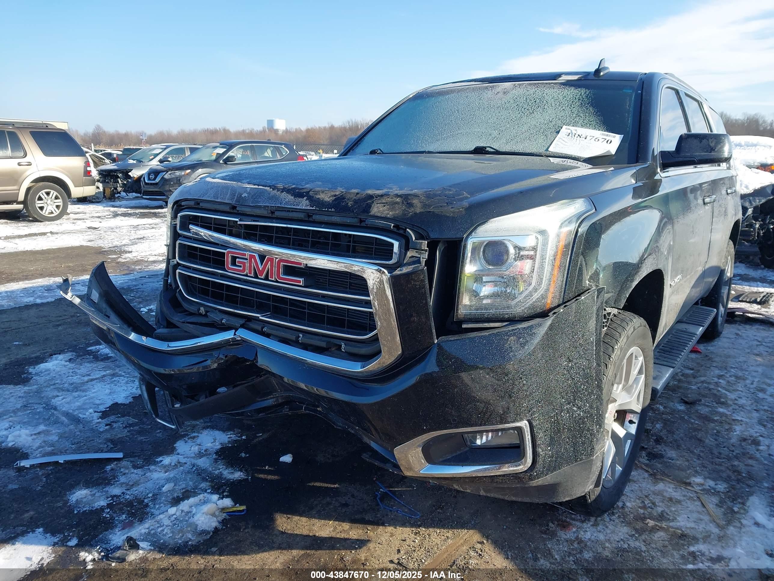 GMC YUKON image 6