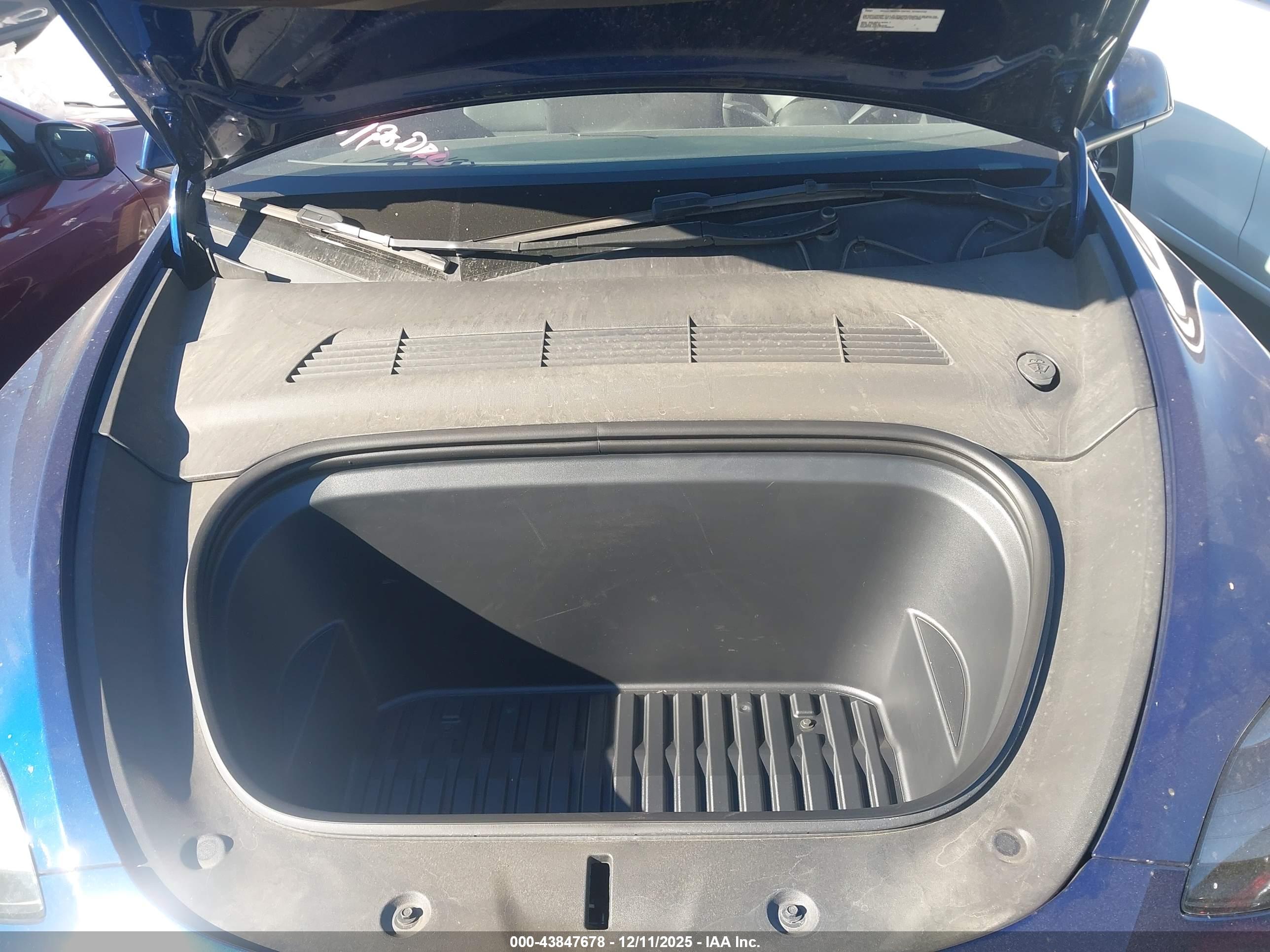TESLA MODEL image 10