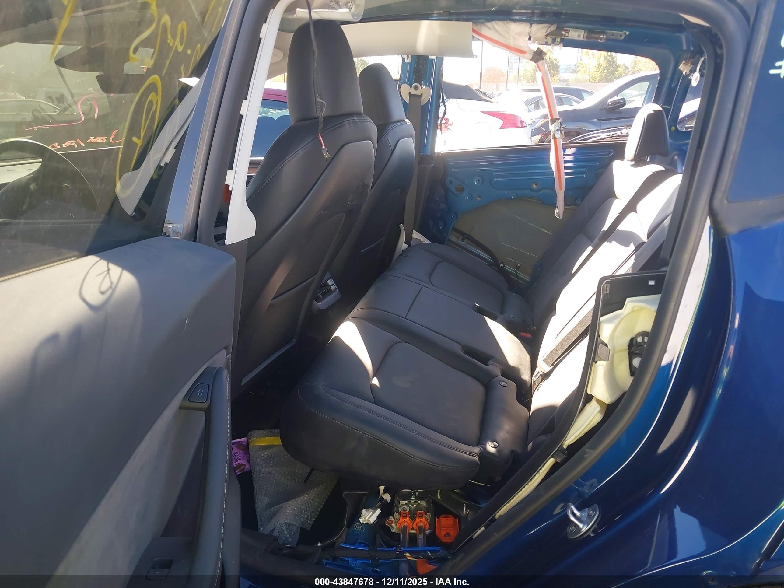 TESLA MODEL image 8