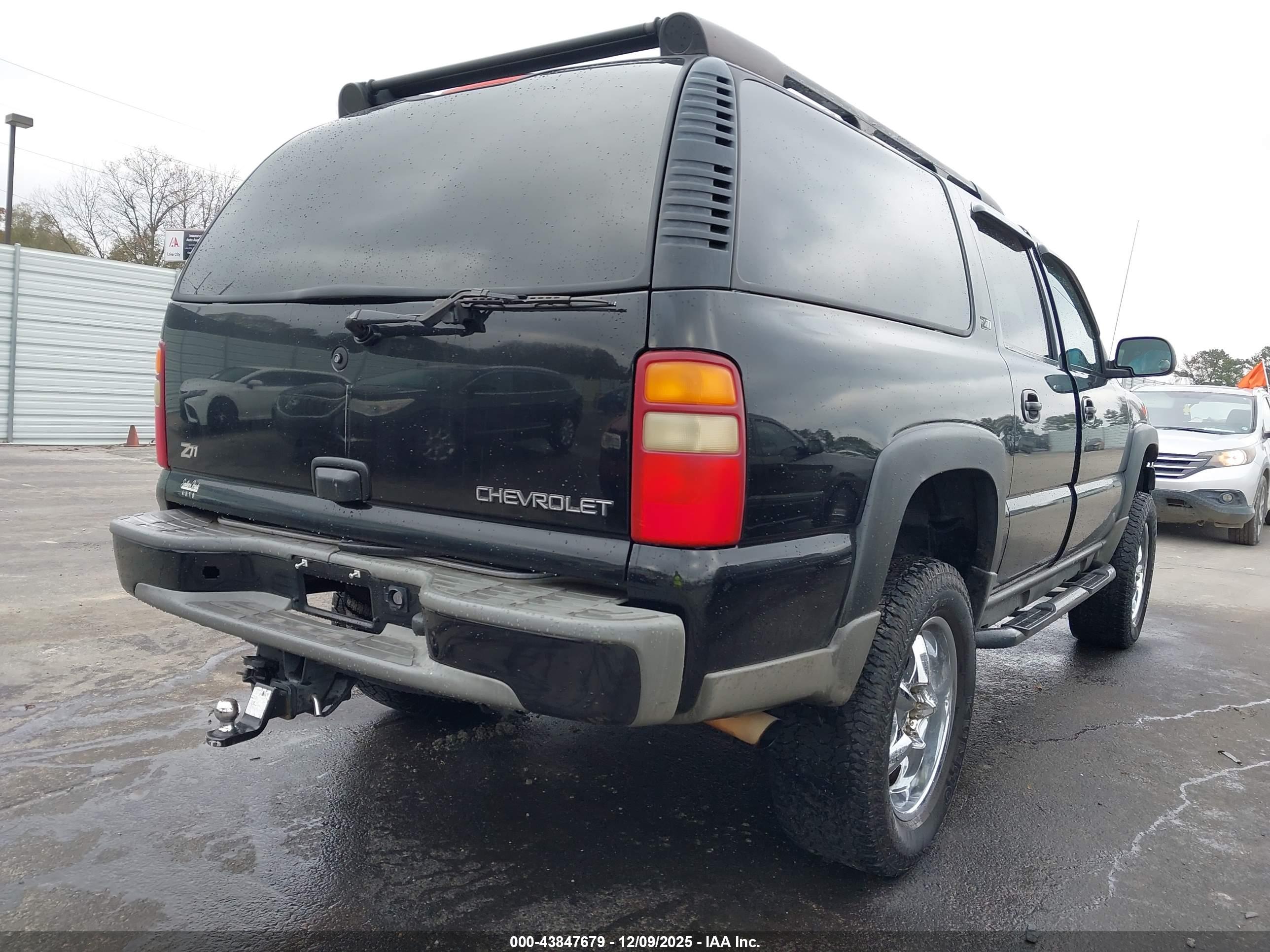 CHEVROLET SUBURBAN image 4