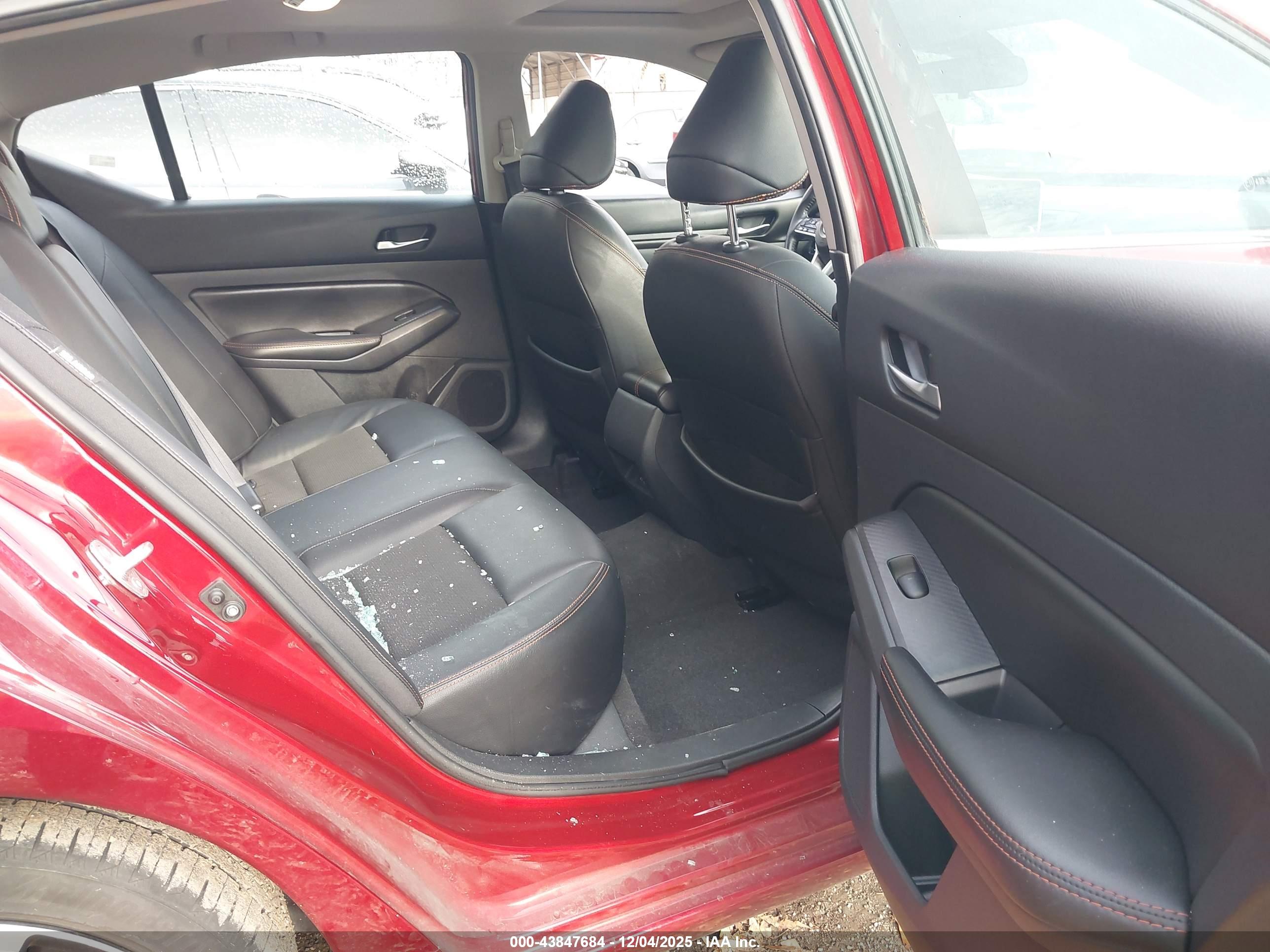 NISSAN ALTIMA image 8