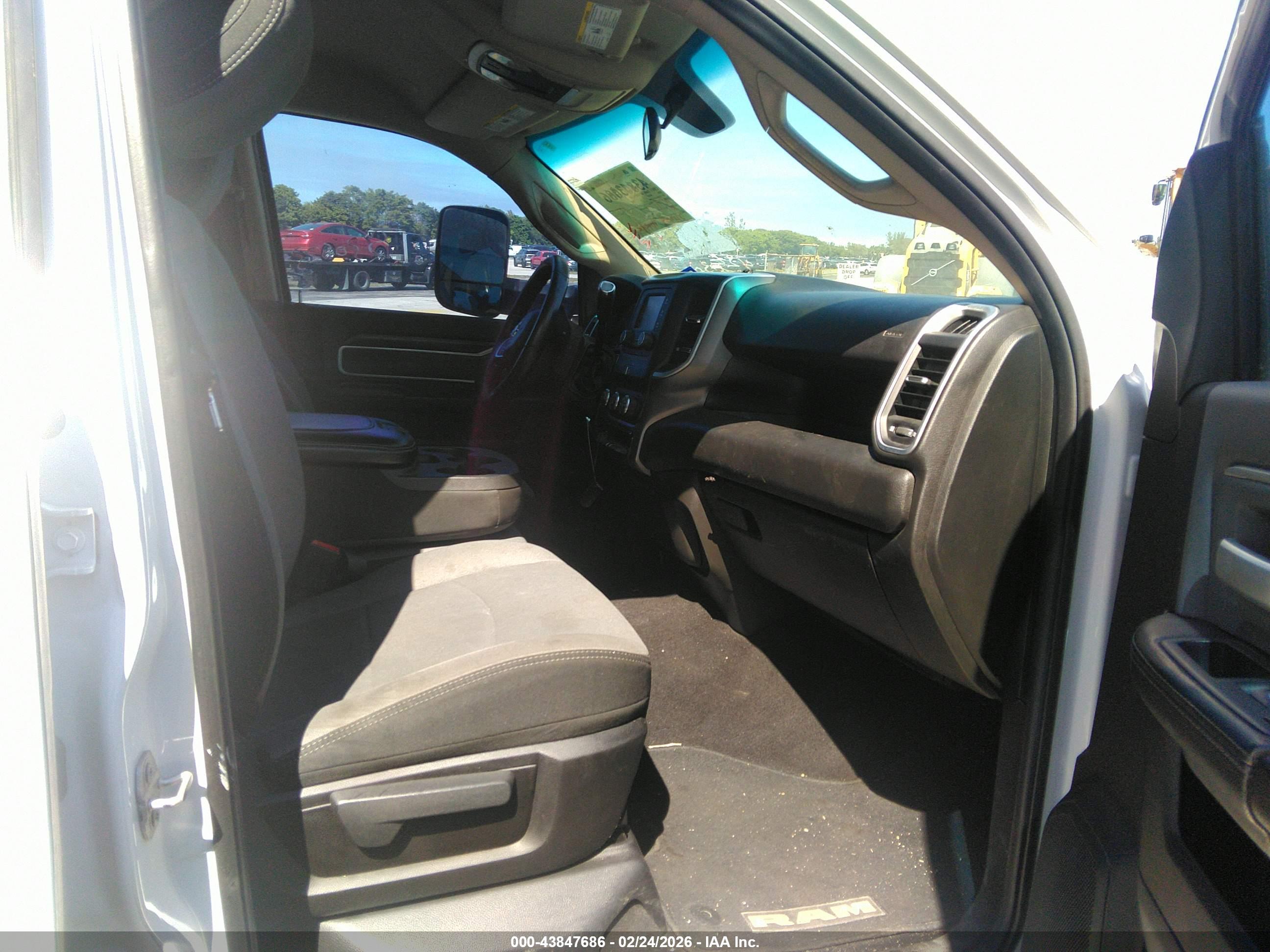 RAM 2500 image 5